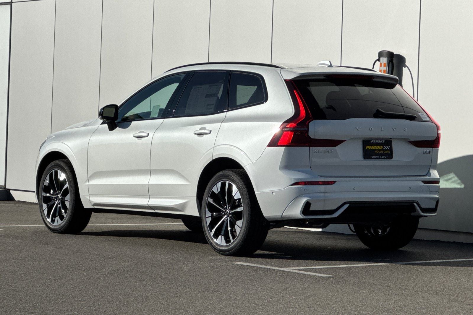 2026 Volvo XC60 B5 Plus