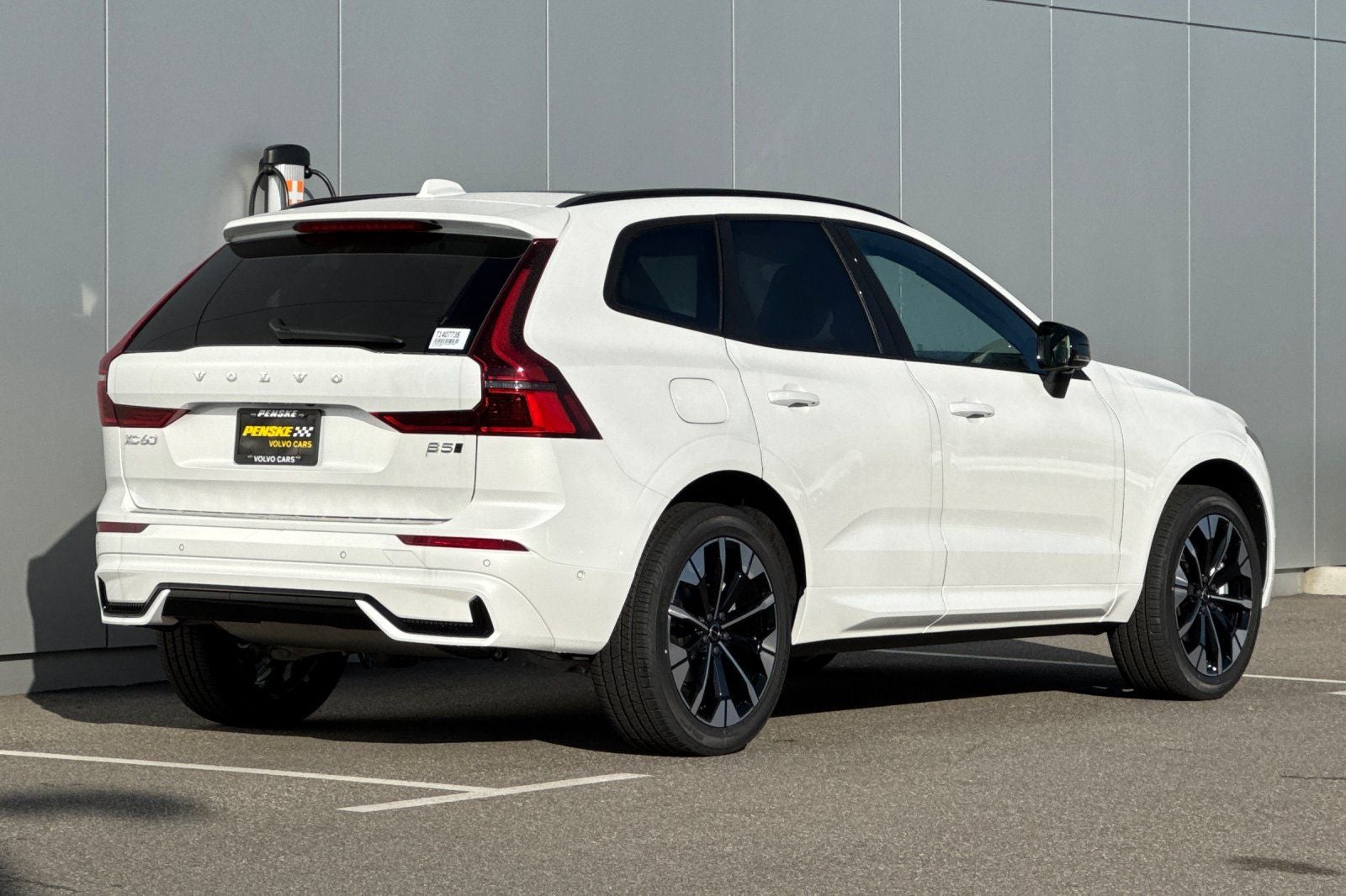 2026 Volvo XC60 B5 Plus