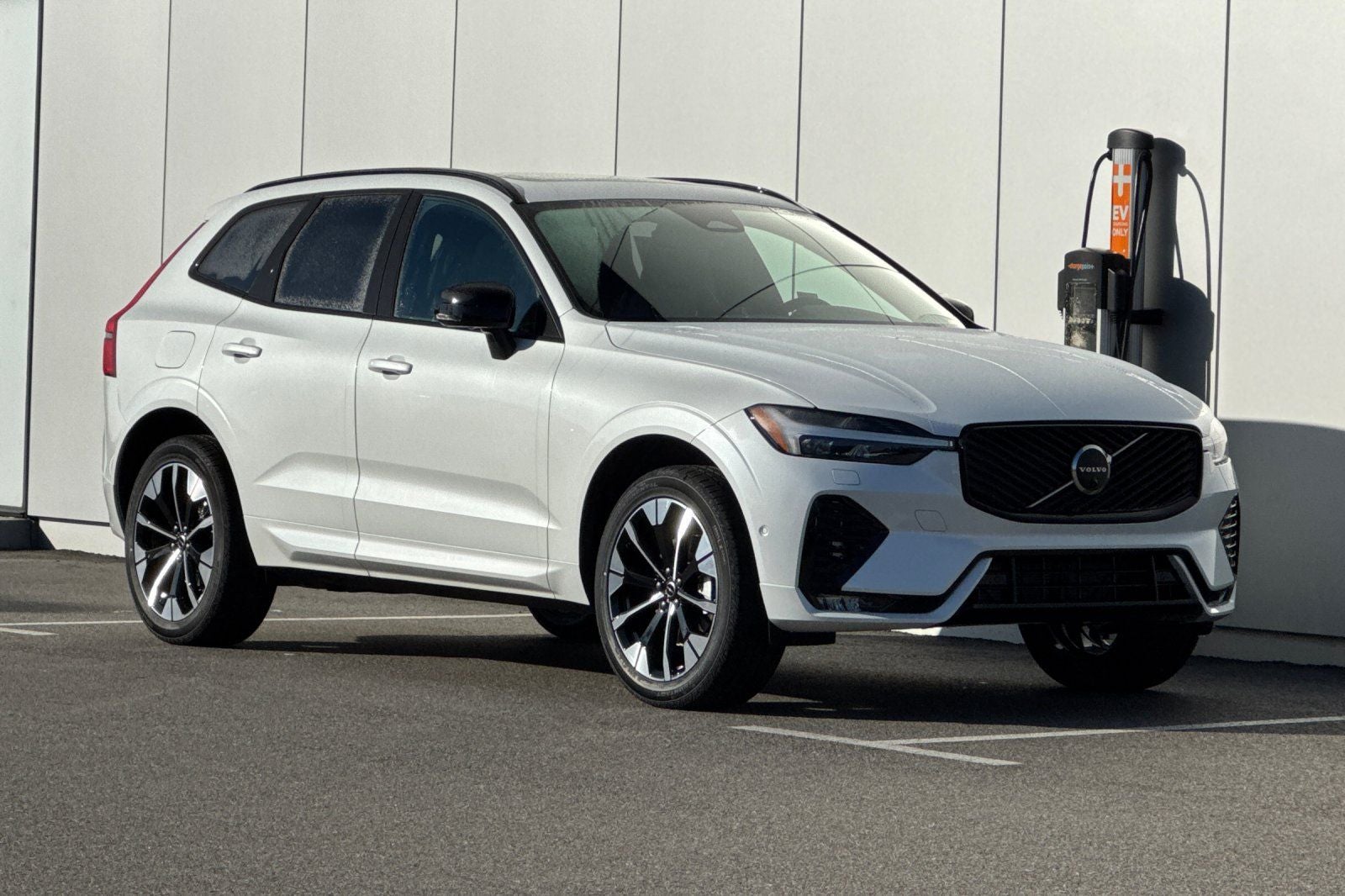 2026 Volvo XC60 B5 Plus