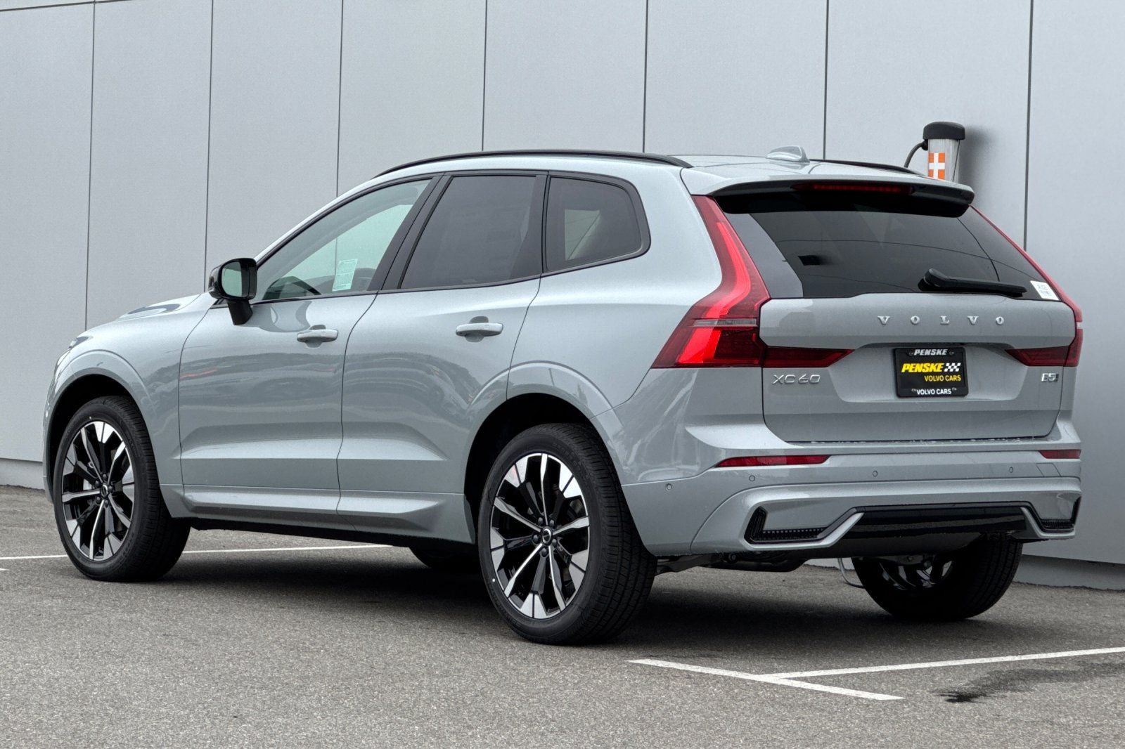 2026 Volvo XC60 B5 Plus