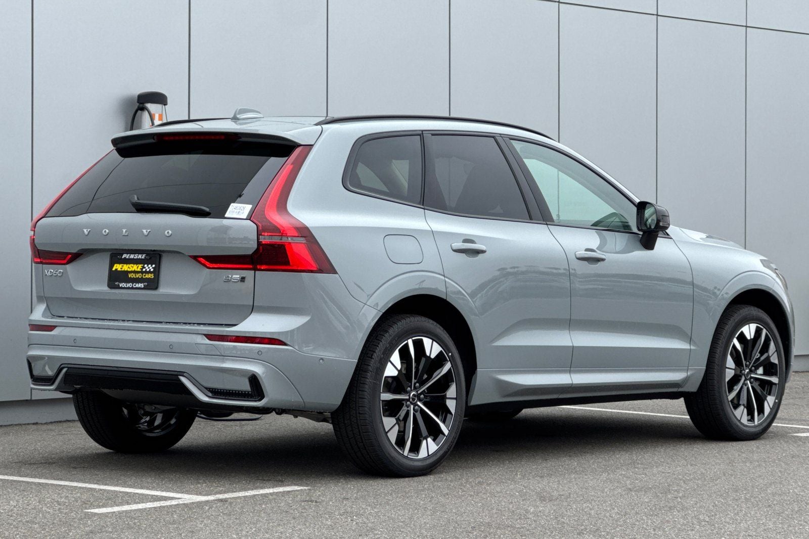 2026 Volvo XC60 B5 Plus