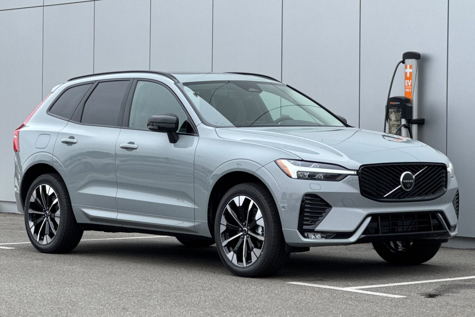 2026 Volvo XC60 B5 Plus