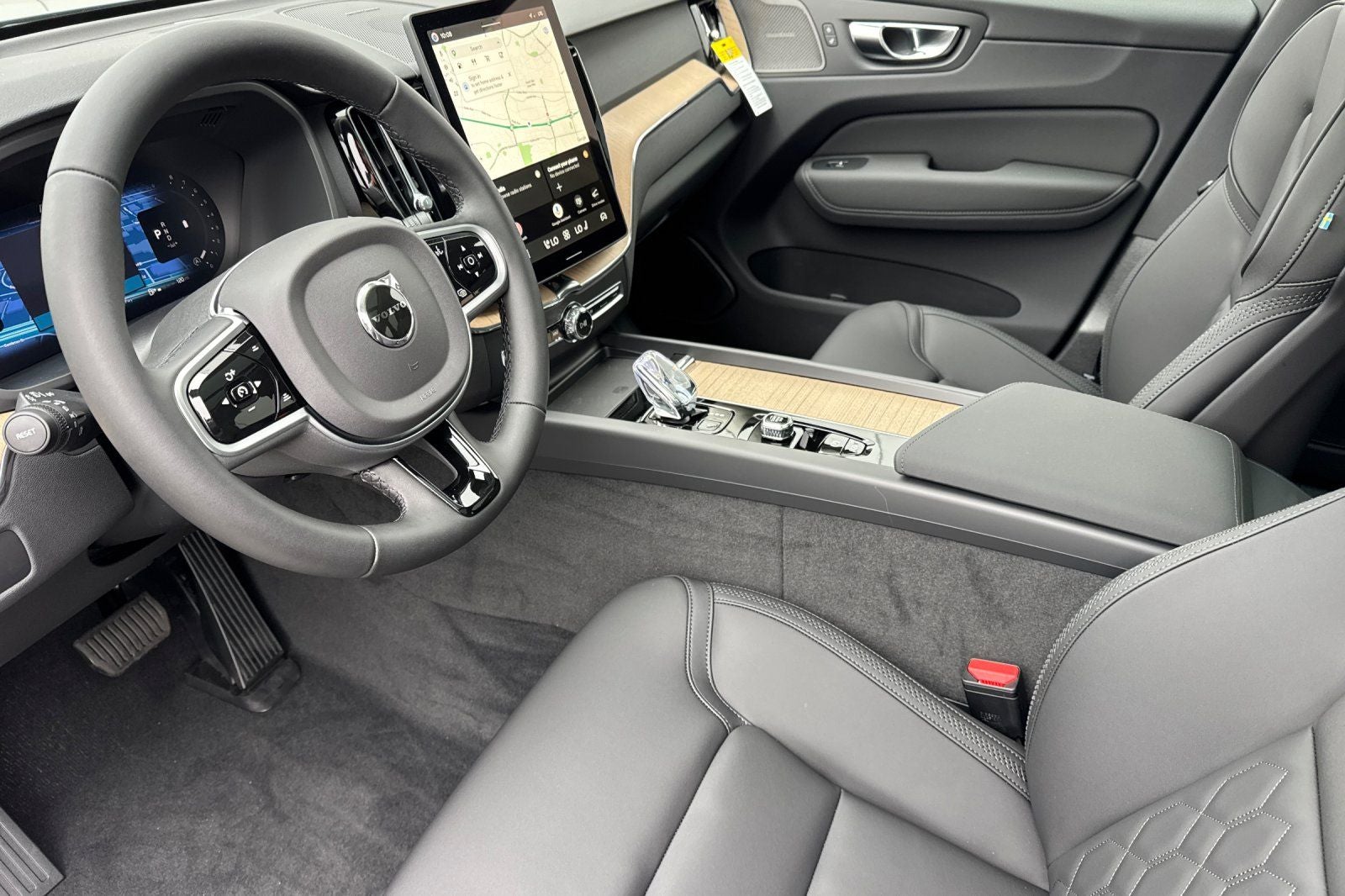 2026 Volvo XC60 B5 Plus