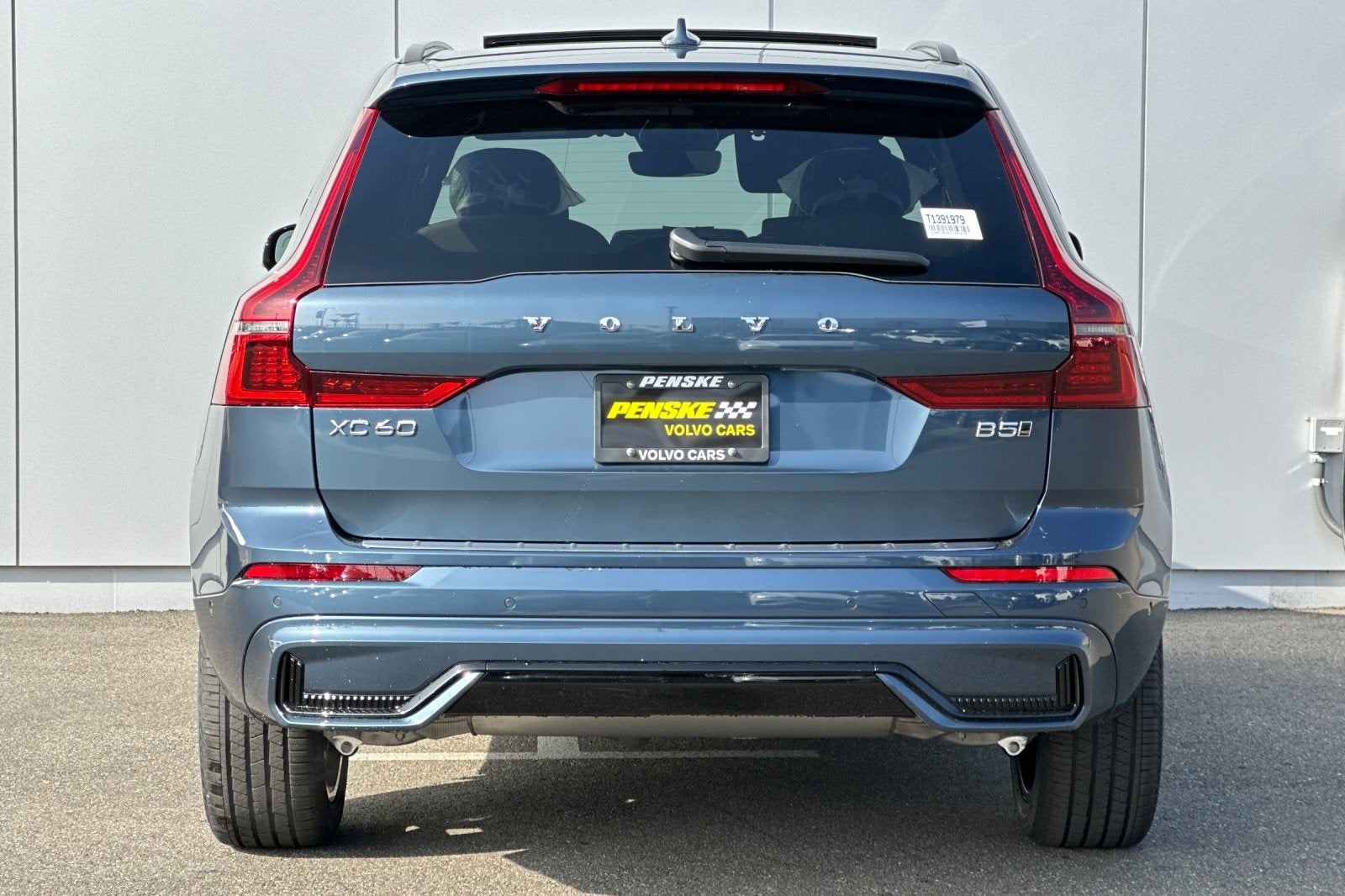 2026 Volvo XC60 B5 Plus