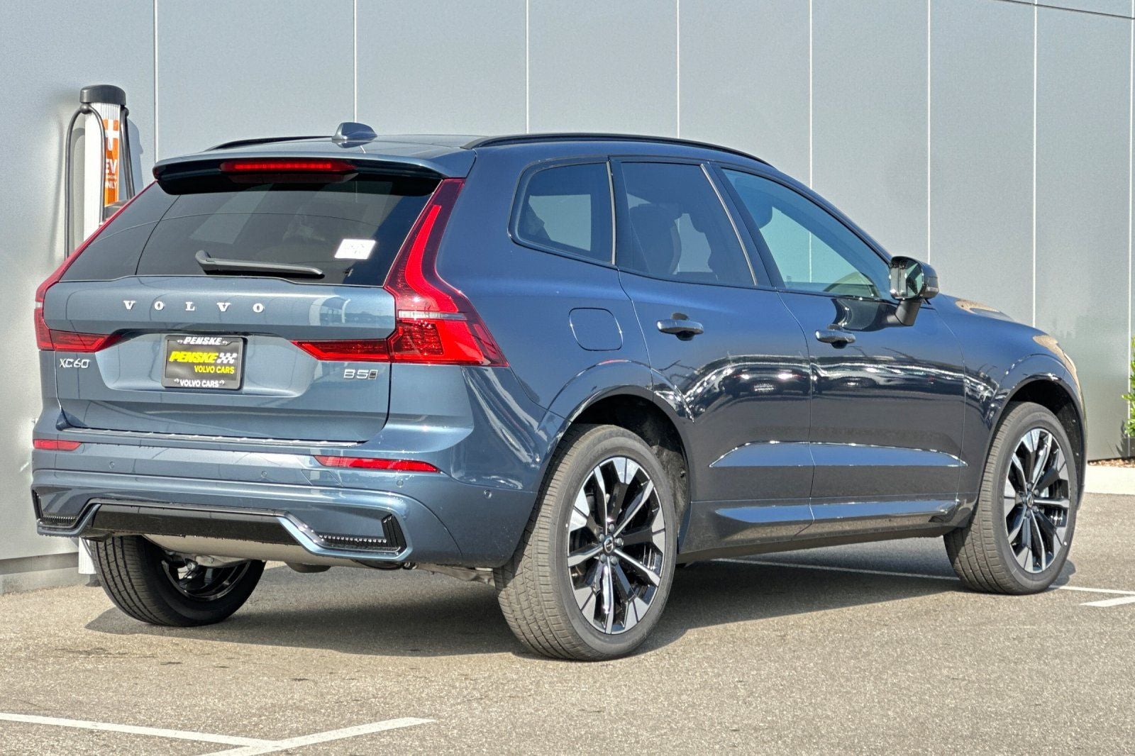 2026 Volvo XC60 B5 Plus