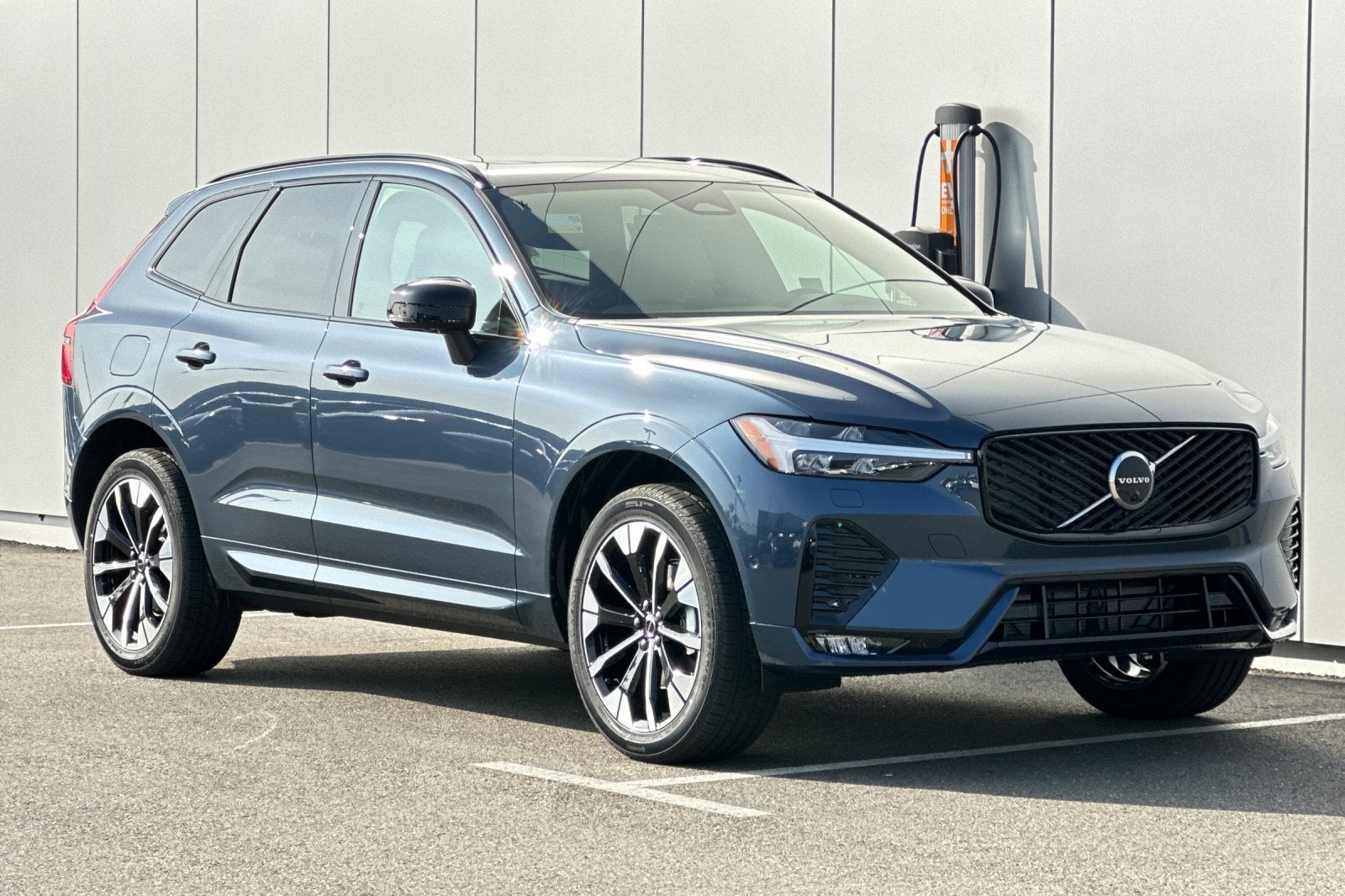2026 Volvo XC60 B5 Plus