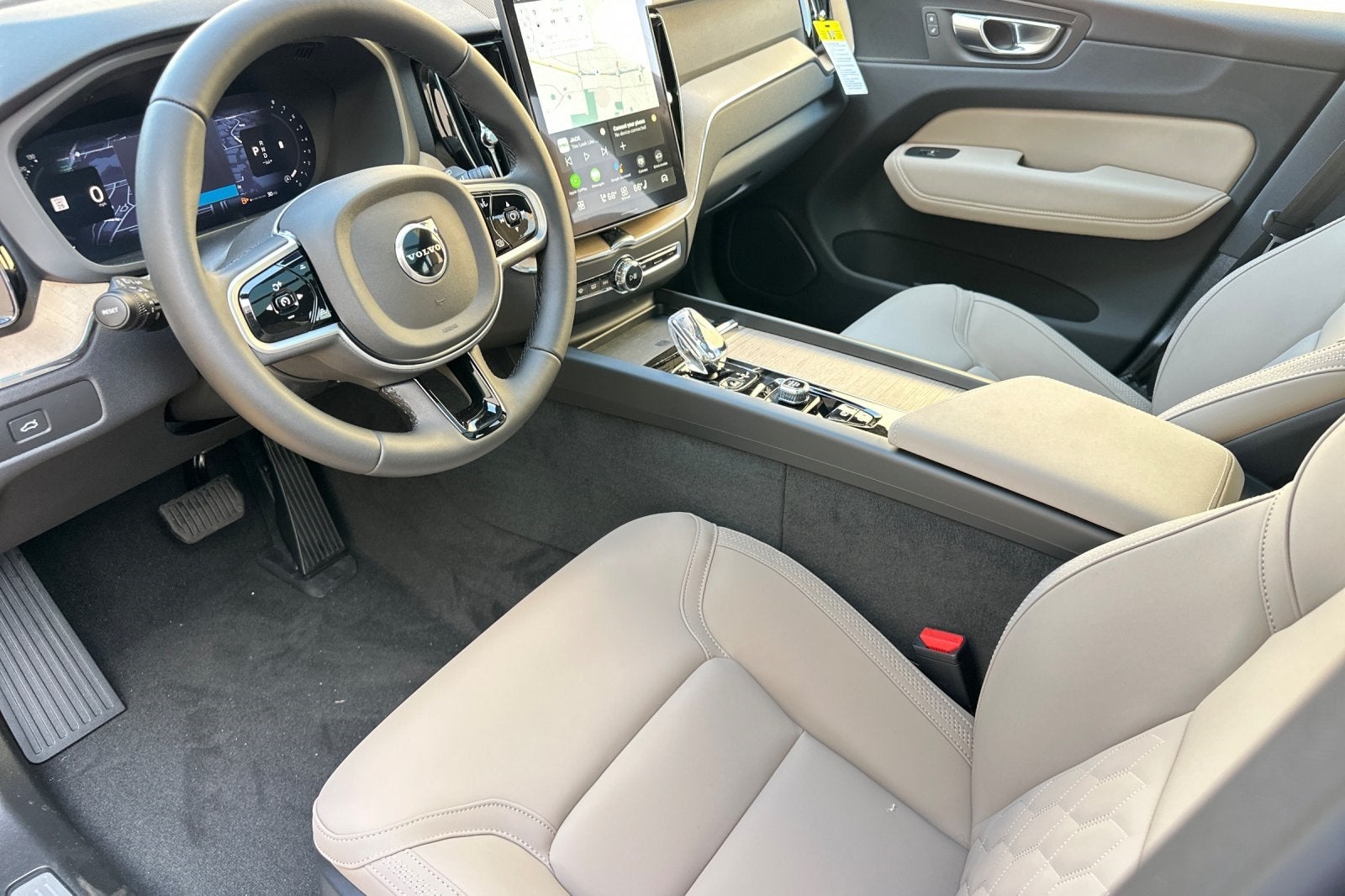 2026 Volvo XC60 B5 Plus