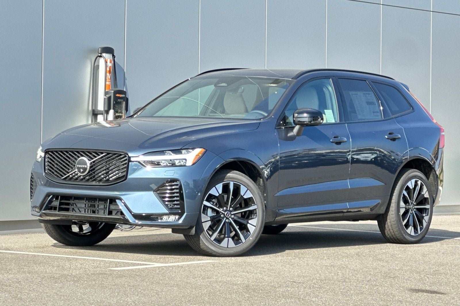 2026 Volvo XC60 B5 Plus