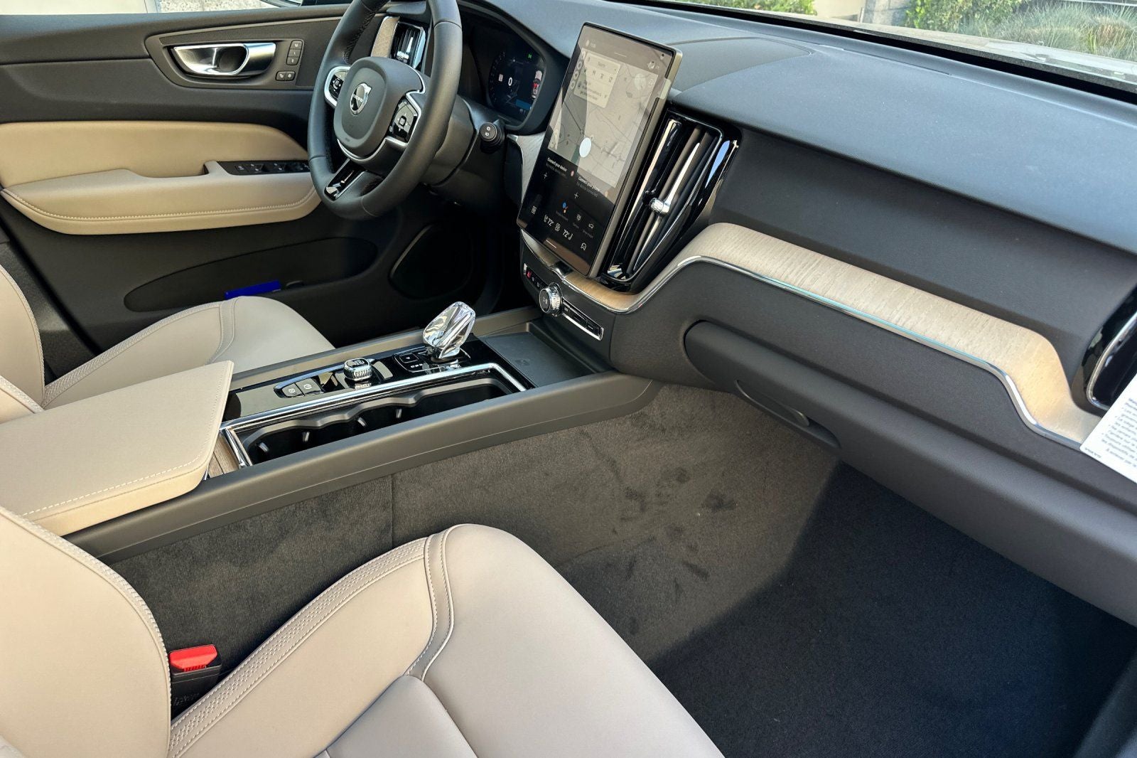 2026 Volvo XC60 B5 Plus