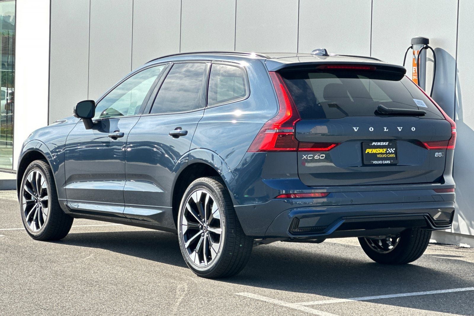 2026 Volvo XC60 B5 Plus