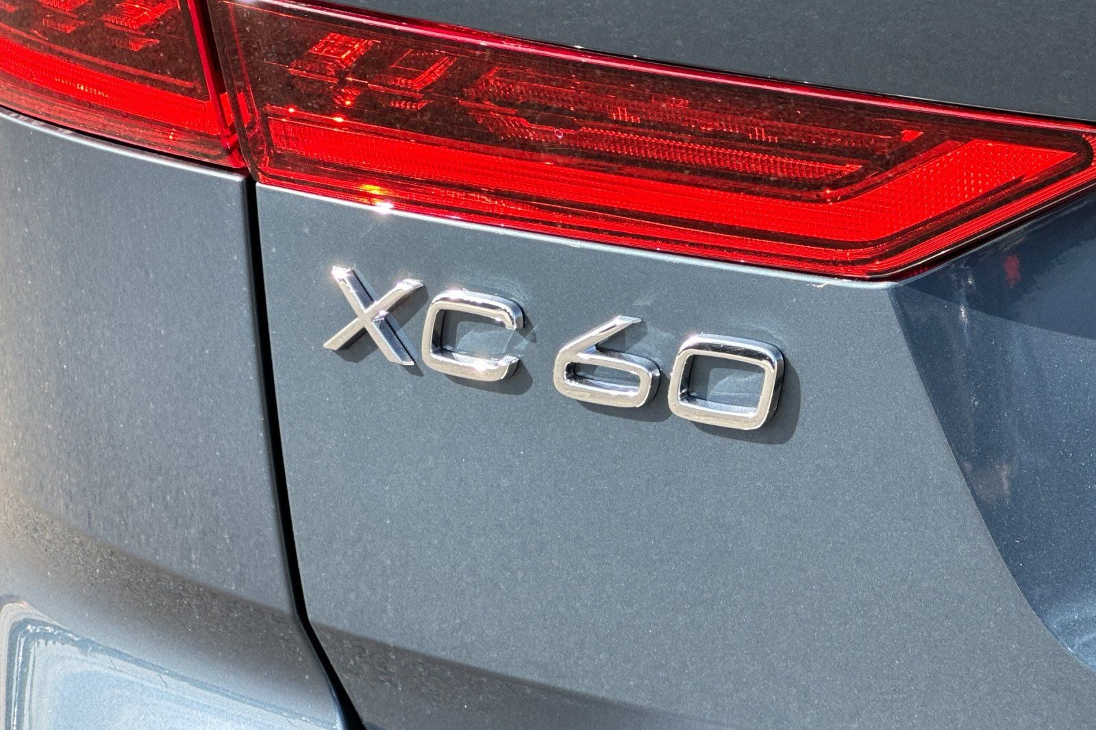 2026 Volvo XC60 B5 Plus