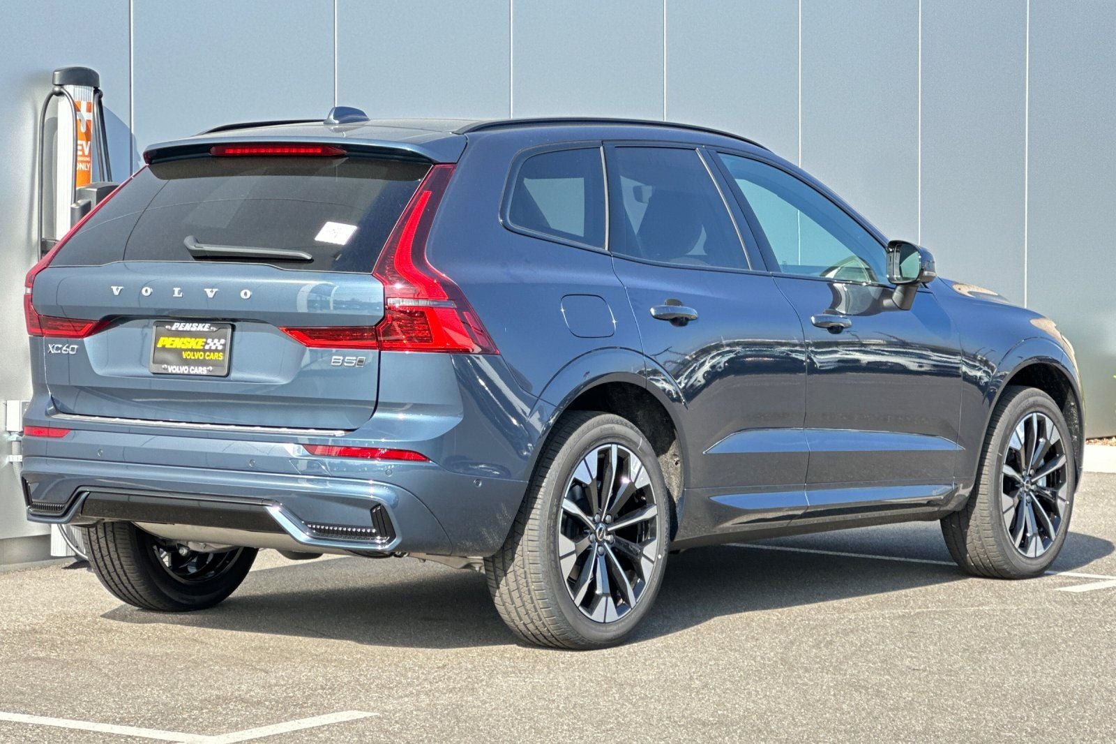 2026 Volvo XC60 B5 Plus