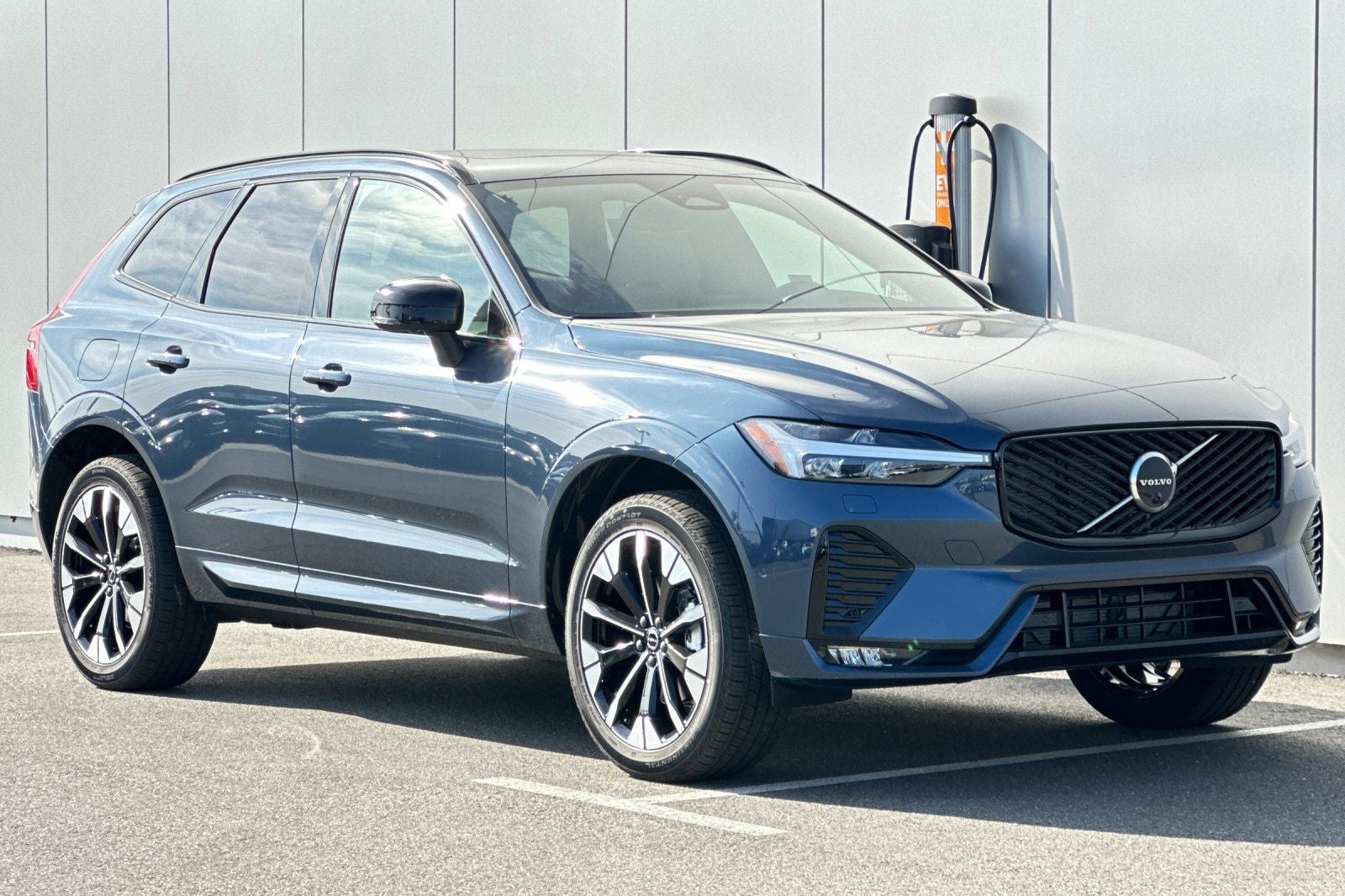 2026 Volvo XC60 B5 Plus