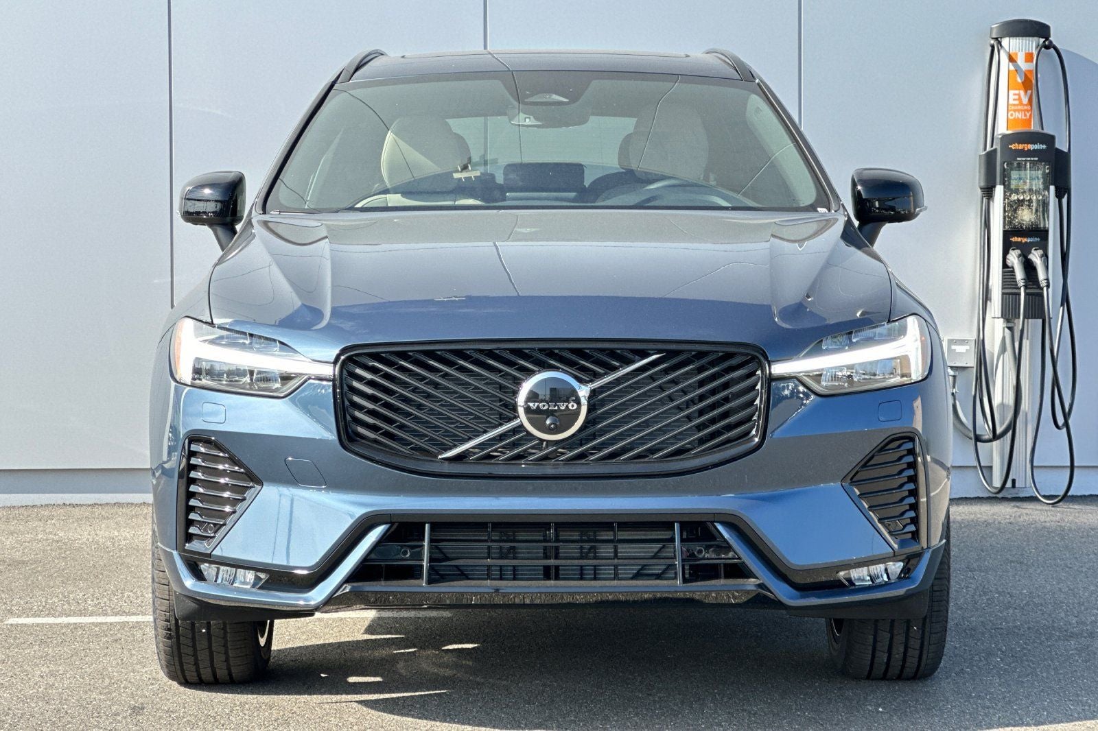 2026 Volvo XC60 B5 Plus