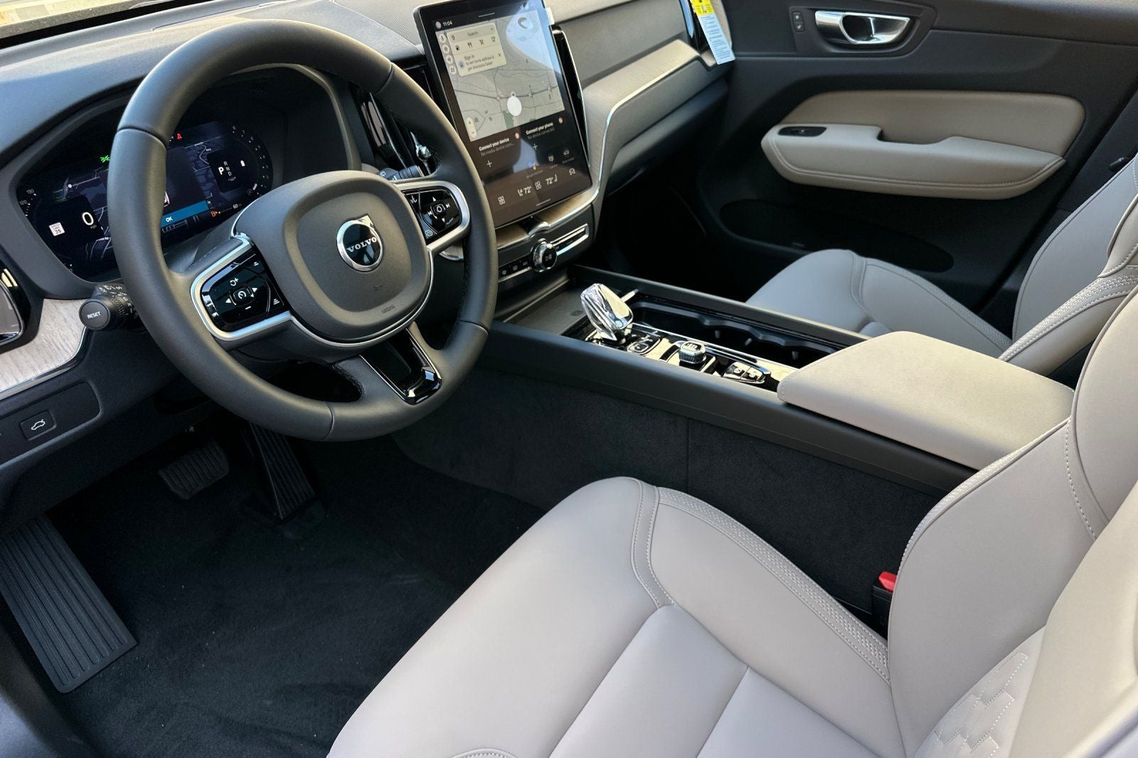 2026 Volvo XC60 B5 Plus