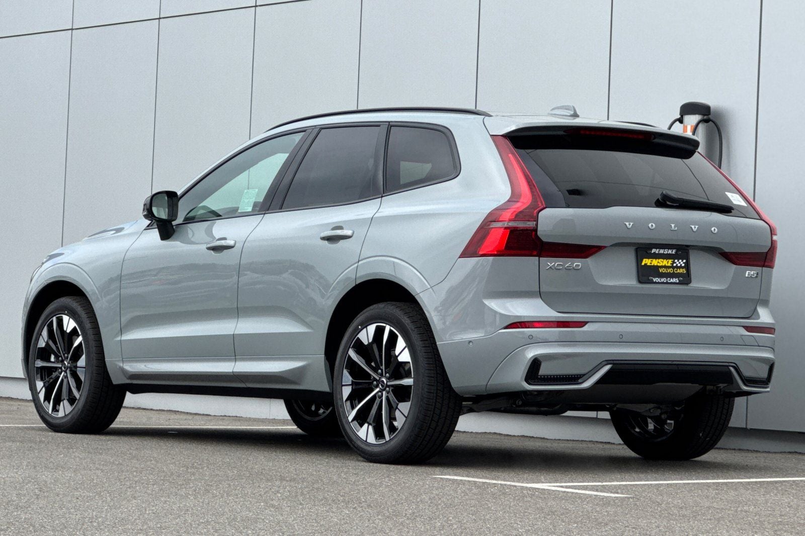 2026 Volvo XC60 B5 Plus