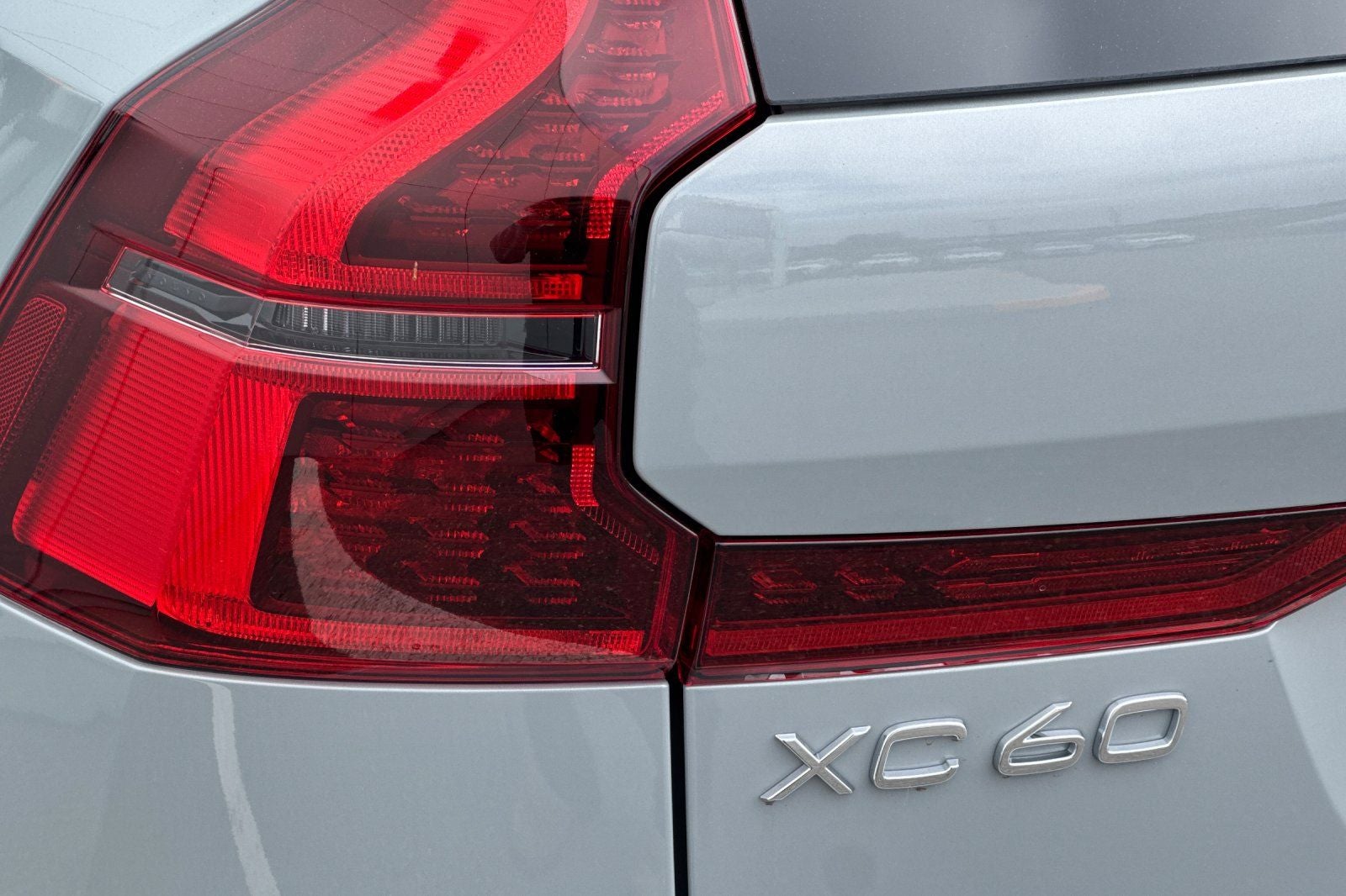 2026 Volvo XC60 B5 Plus