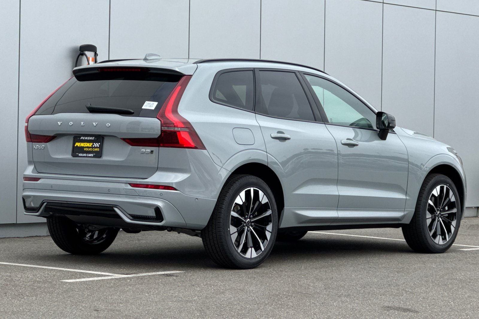 2026 Volvo XC60 B5 Plus