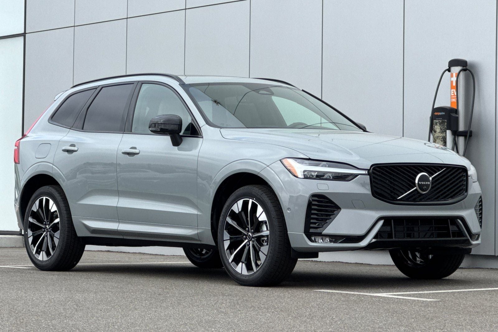 2026 Volvo XC60 B5 Plus
