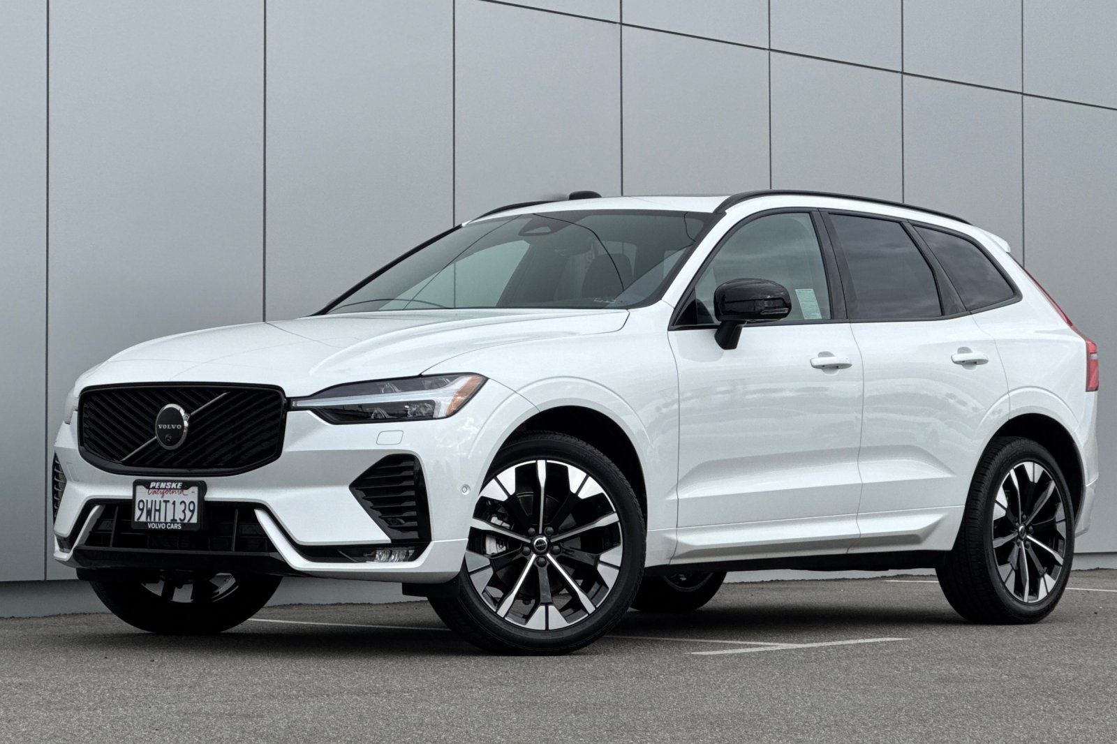 2026 Volvo XC60 B5 Plus