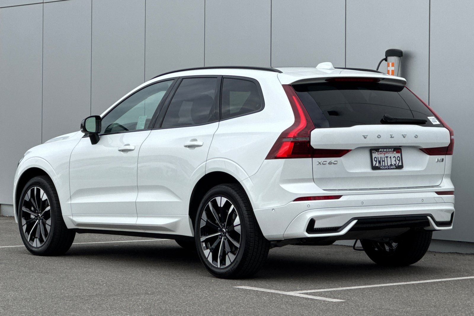 2026 Volvo XC60 B5 Plus
