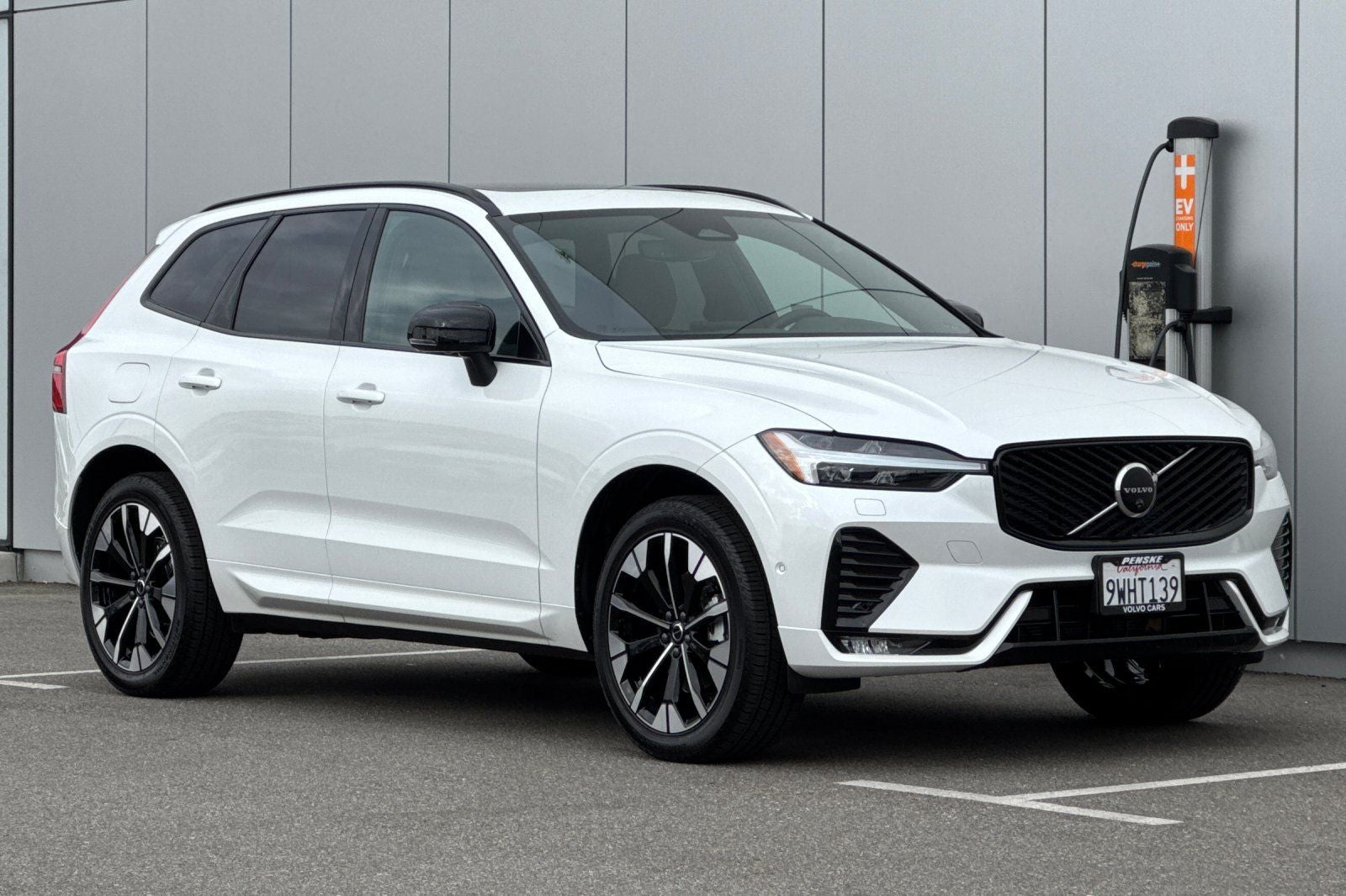2026 Volvo XC60 B5 Plus