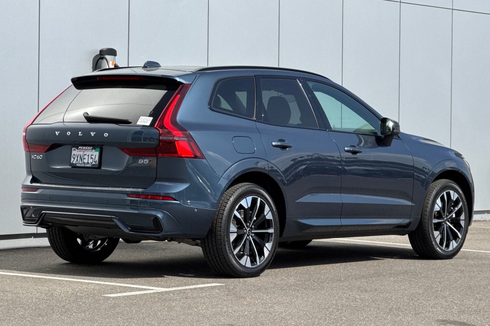 2026 Volvo XC60 B5 Plus