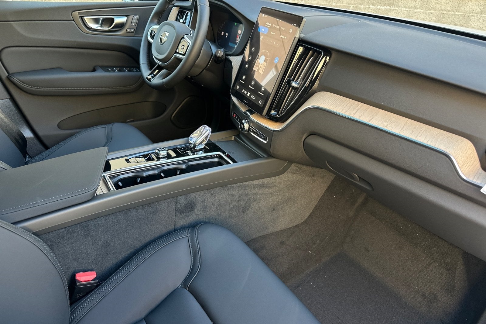 2026 Volvo XC60 B5 Plus