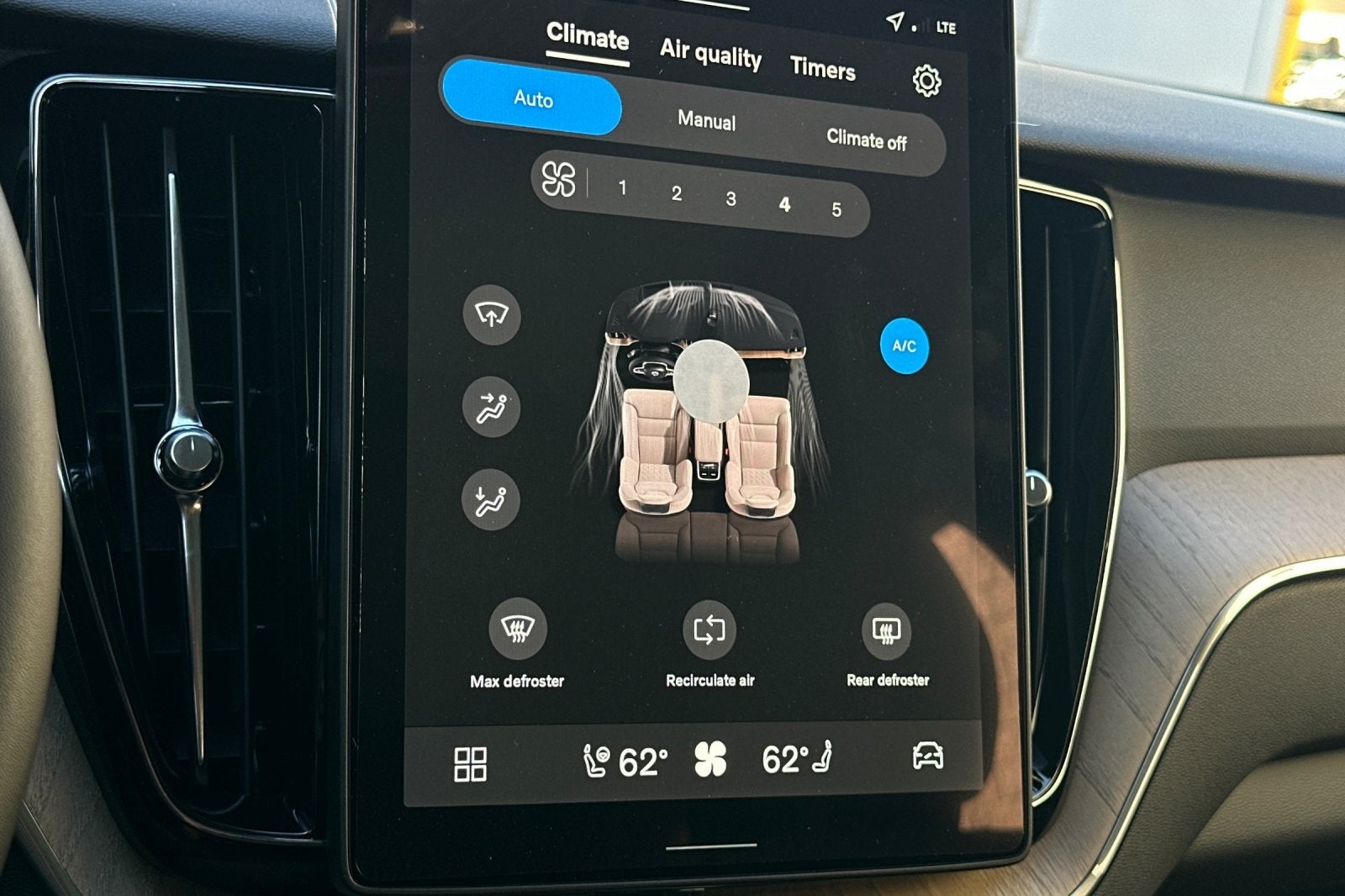 2026 Volvo XC60 B5 Plus