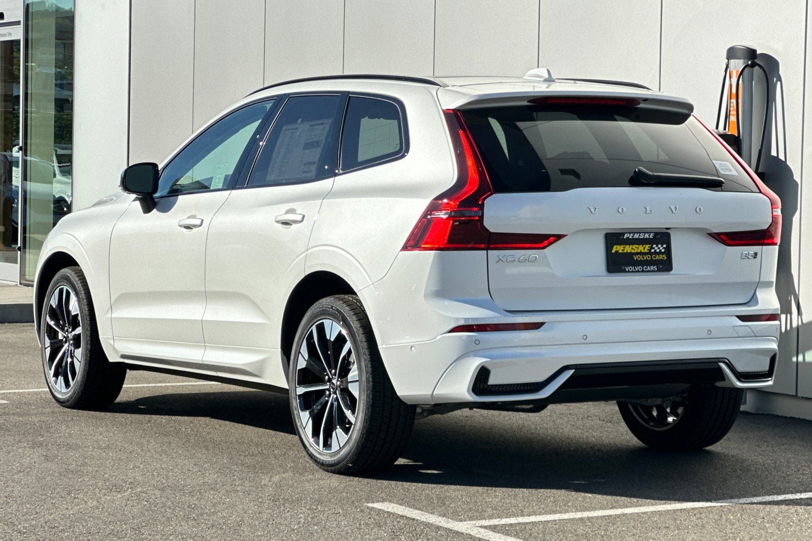 2026 Volvo XC60 B5 Plus