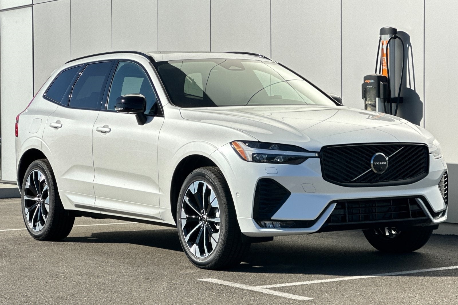 2026 Volvo XC60 B5 Plus