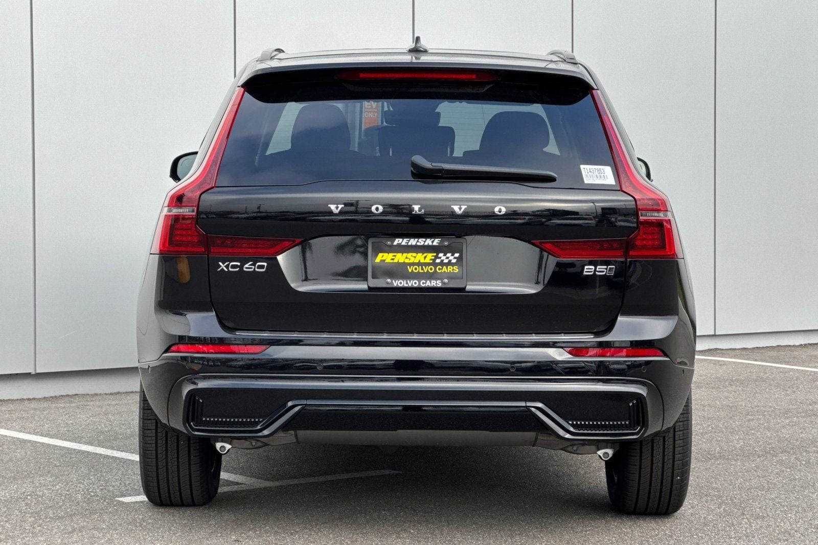 2026 Volvo XC60 B5 Plus