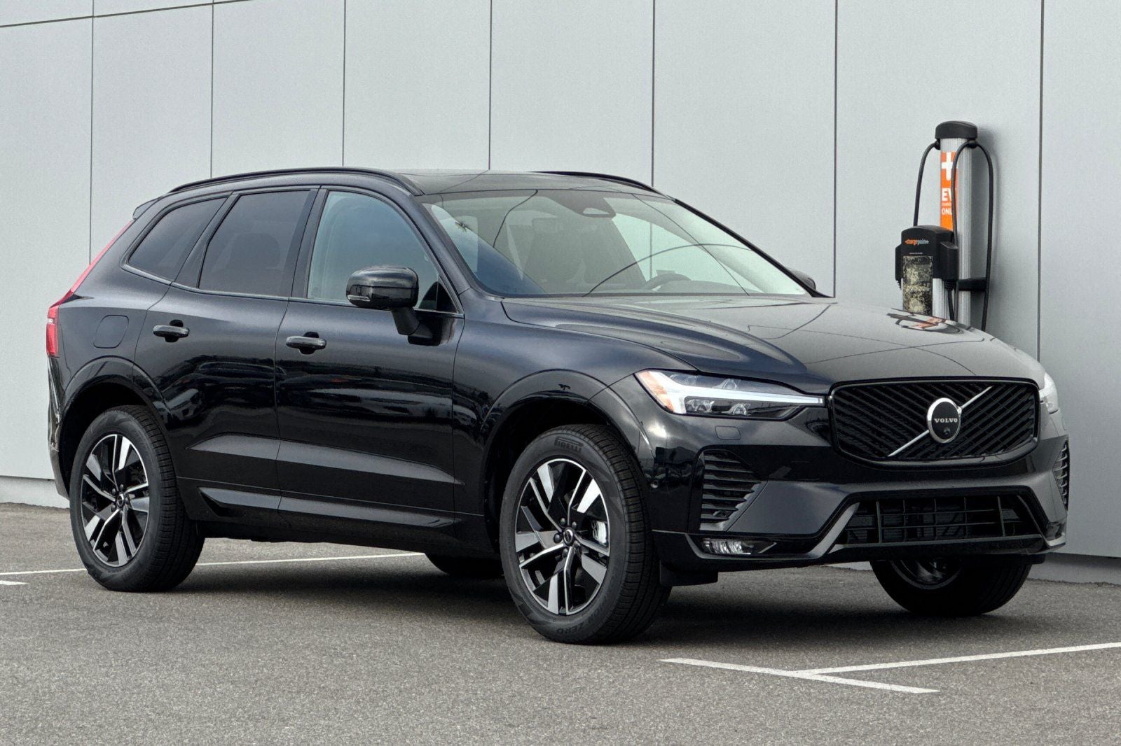 2026 Volvo XC60 B5 Plus