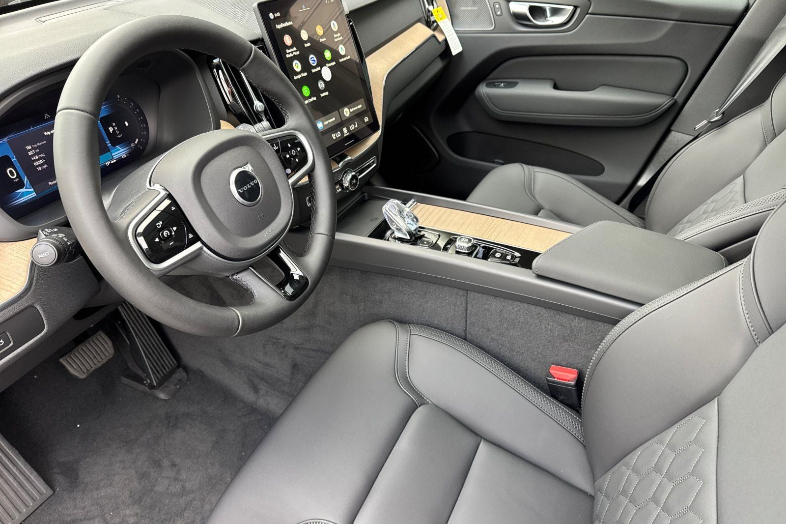 2026 Volvo XC60 B5 Plus