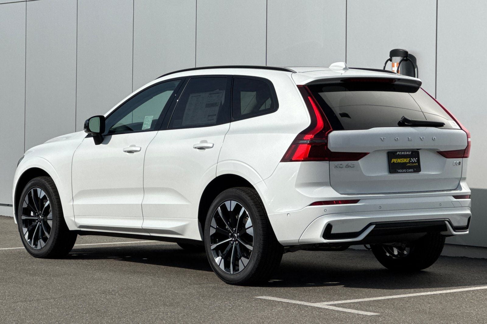 2026 Volvo XC60 B5 Plus
