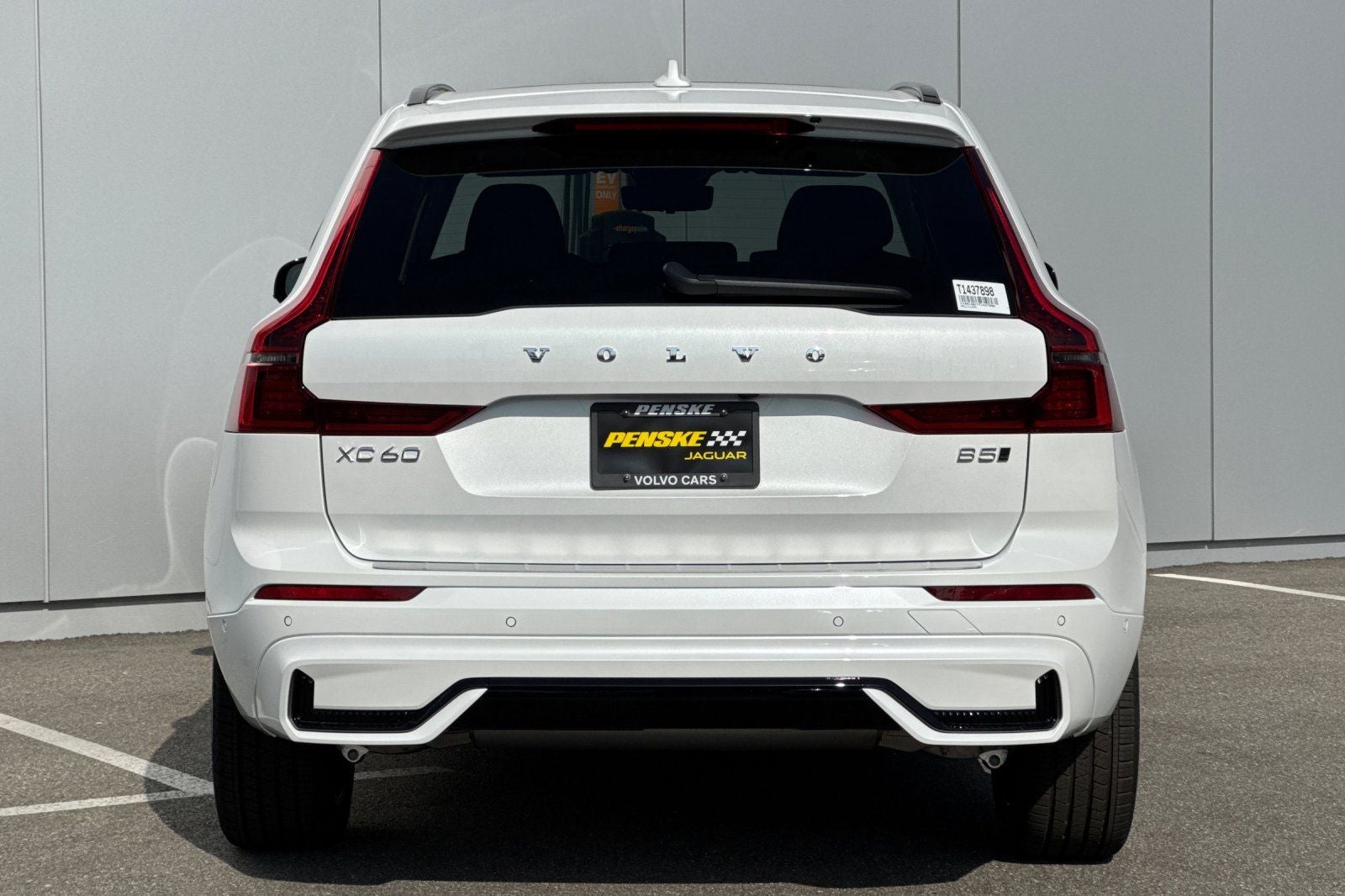 2026 Volvo XC60 B5 Plus