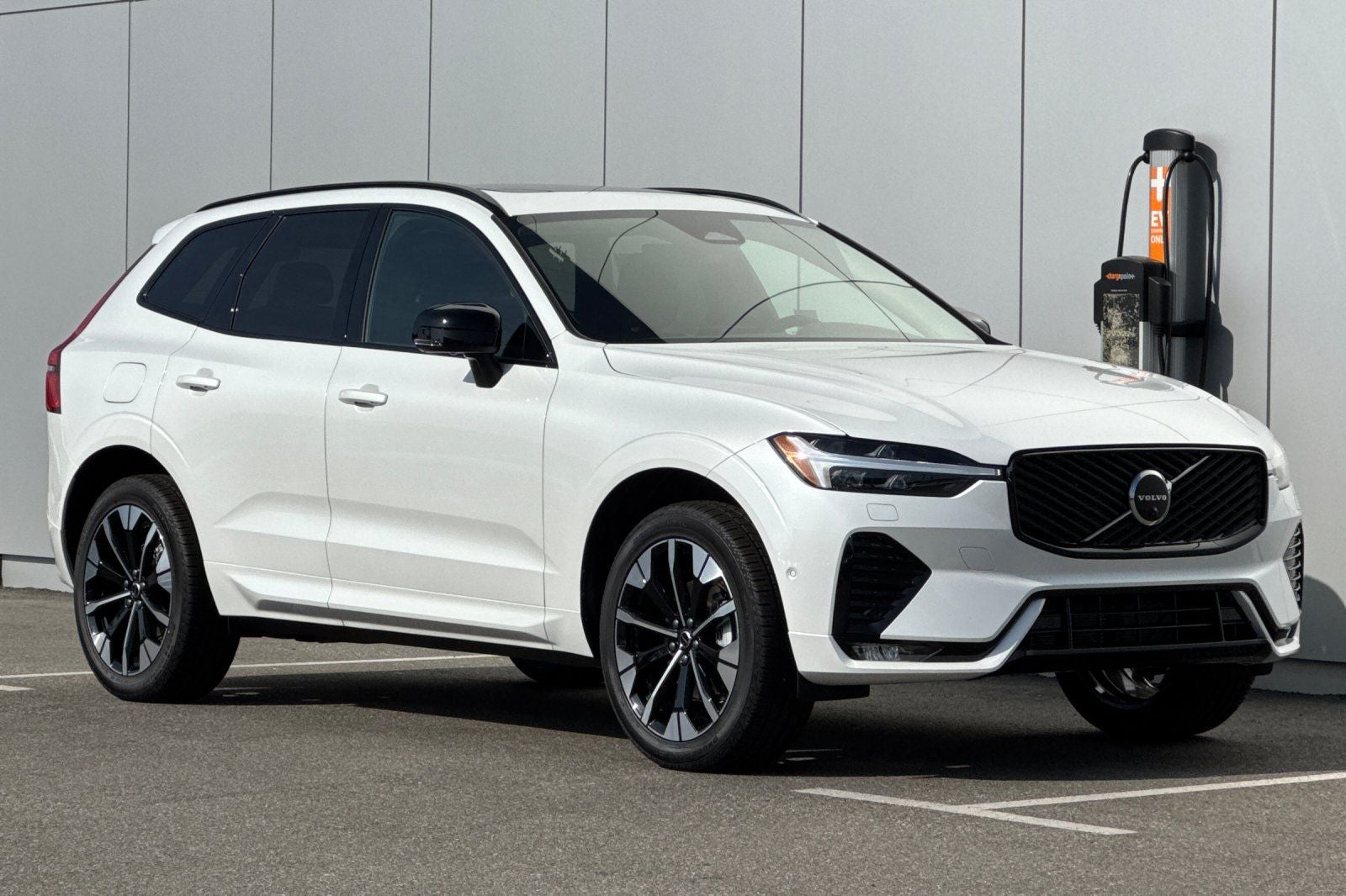 2026 Volvo XC60 B5 Plus