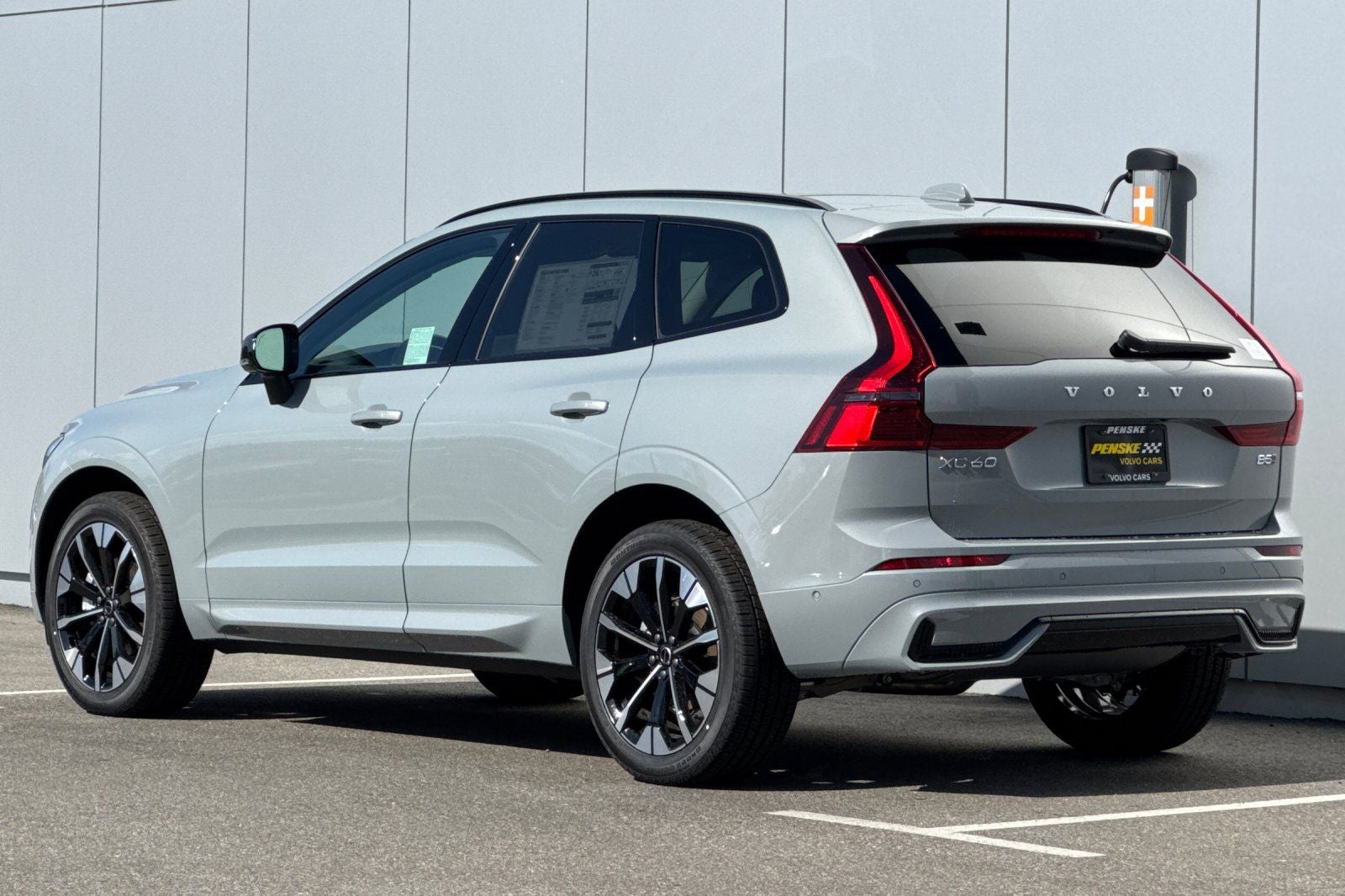 2026 Volvo XC60 B5 Plus