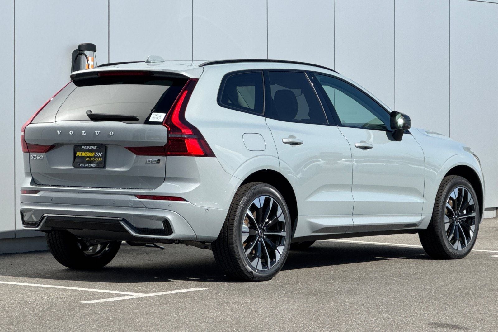 2026 Volvo XC60 B5 Plus