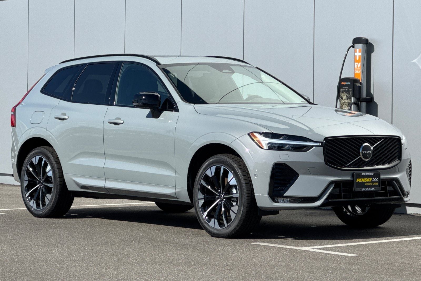 2026 Volvo XC60 B5 Plus