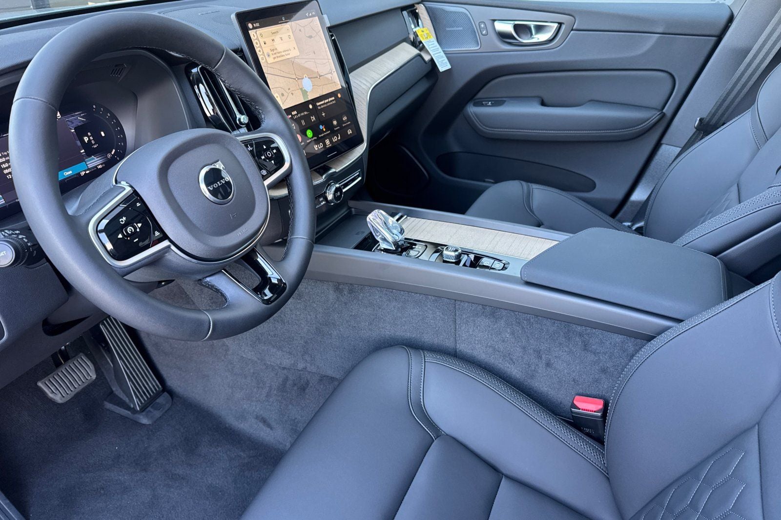 2026 Volvo XC60 B5 Plus