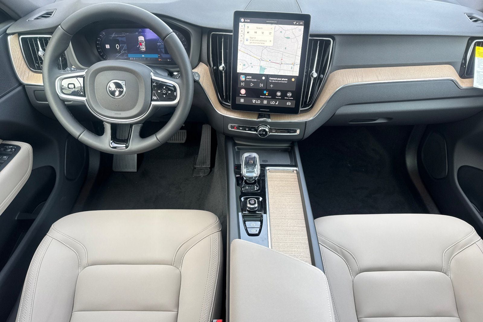 2026 Volvo XC60 B5 Plus