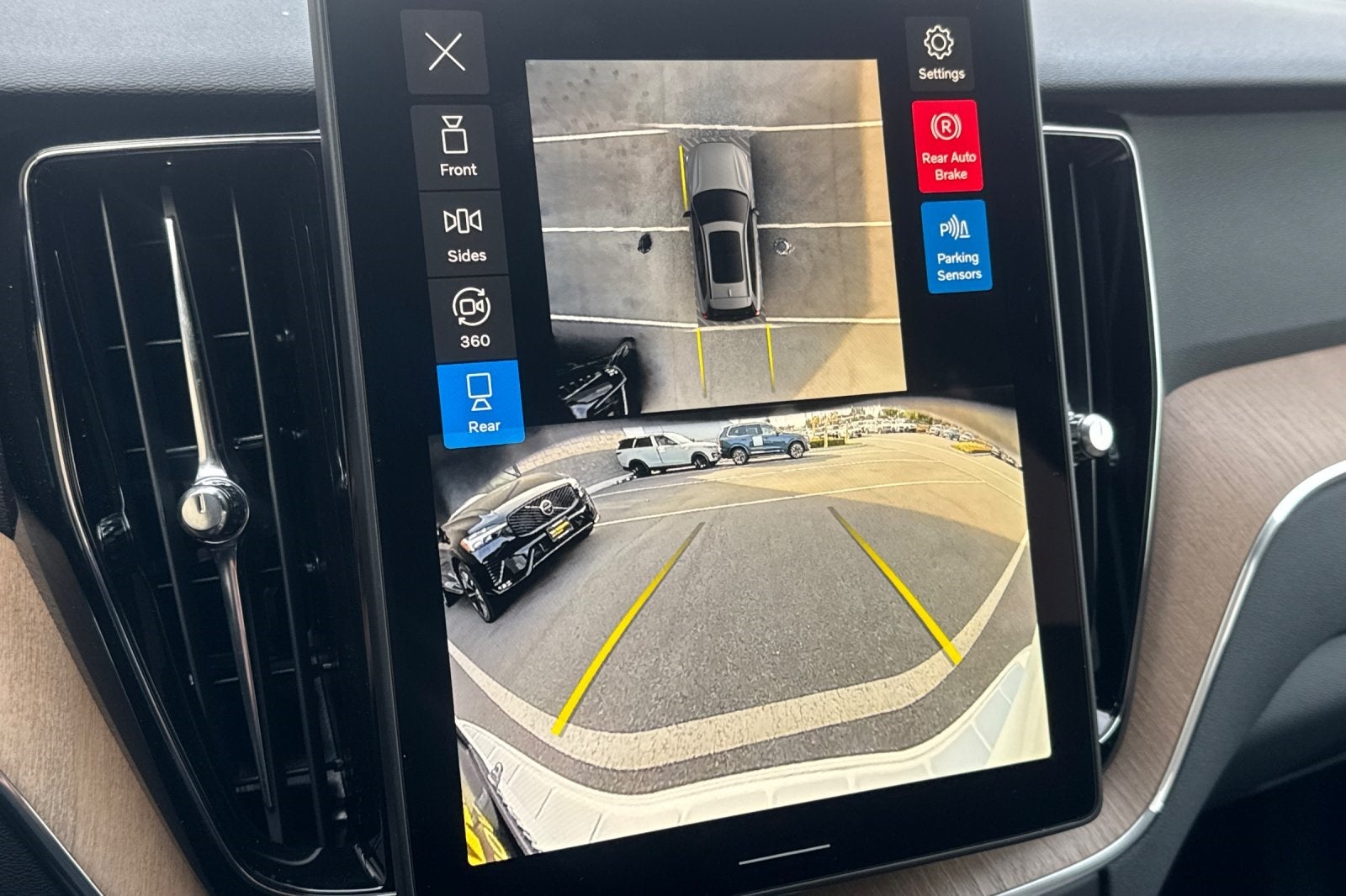 2026 Volvo XC60 B5 Plus