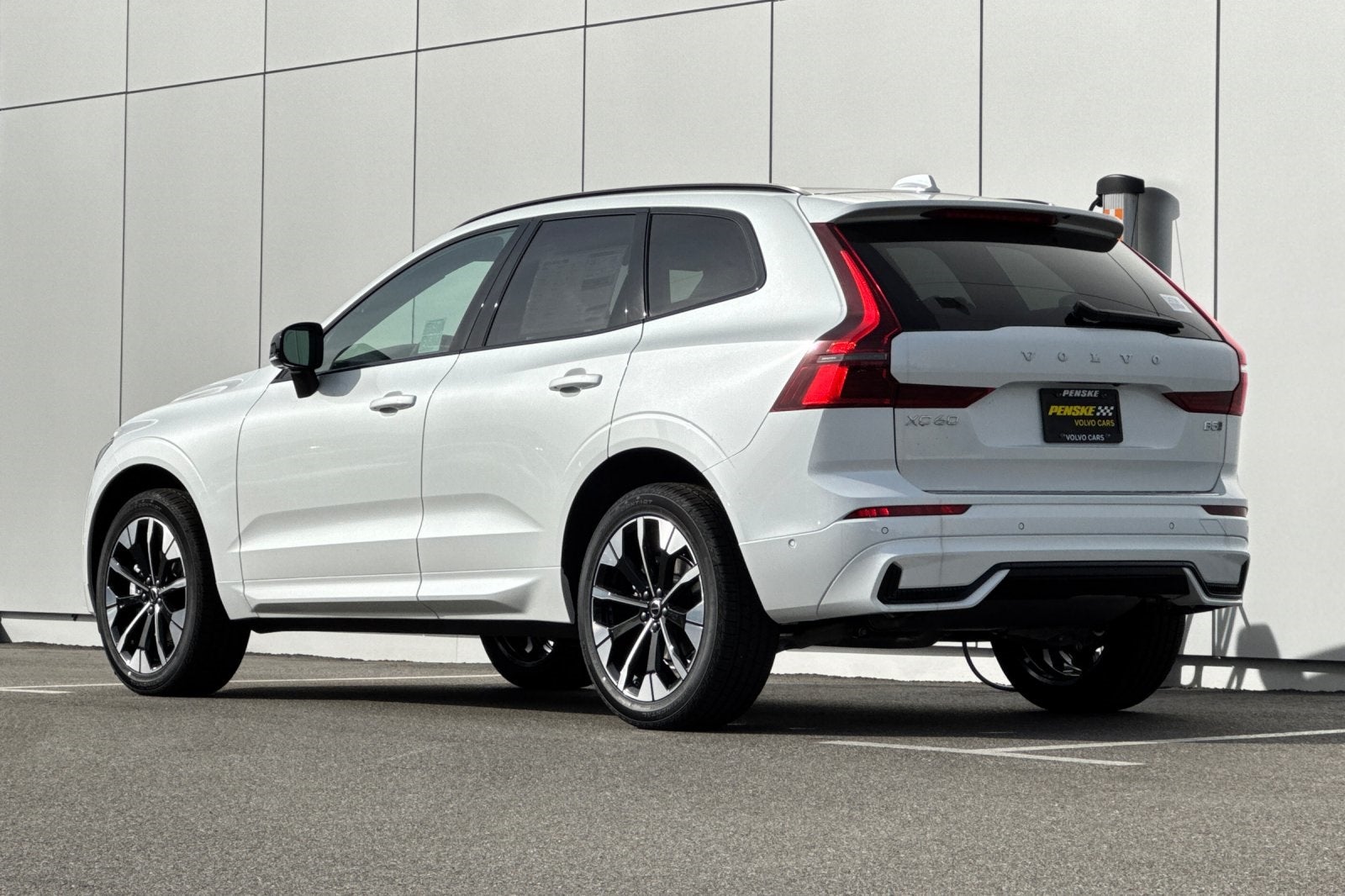 2026 Volvo XC60 B5 Plus