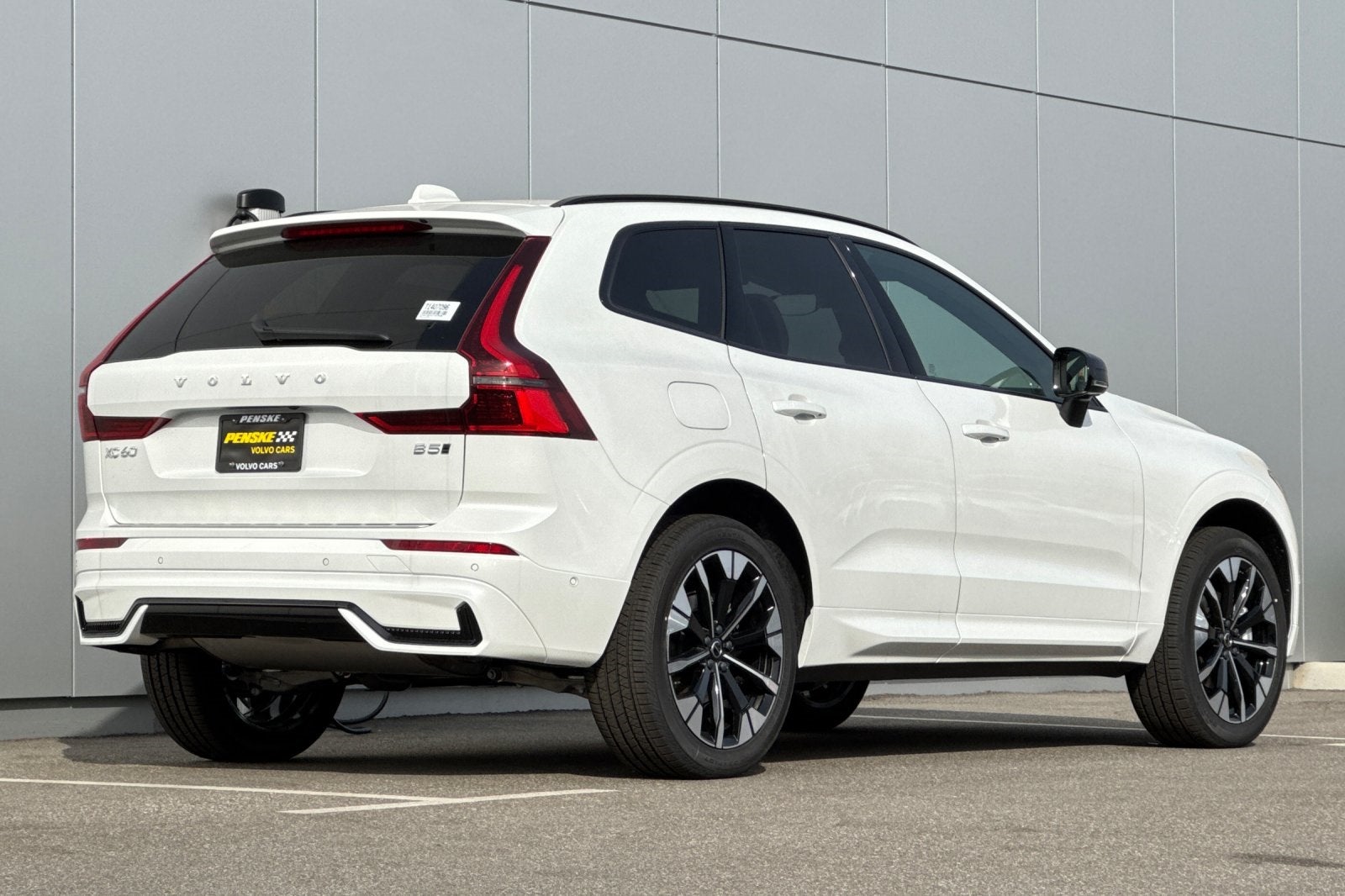 2026 Volvo XC60 B5 Plus