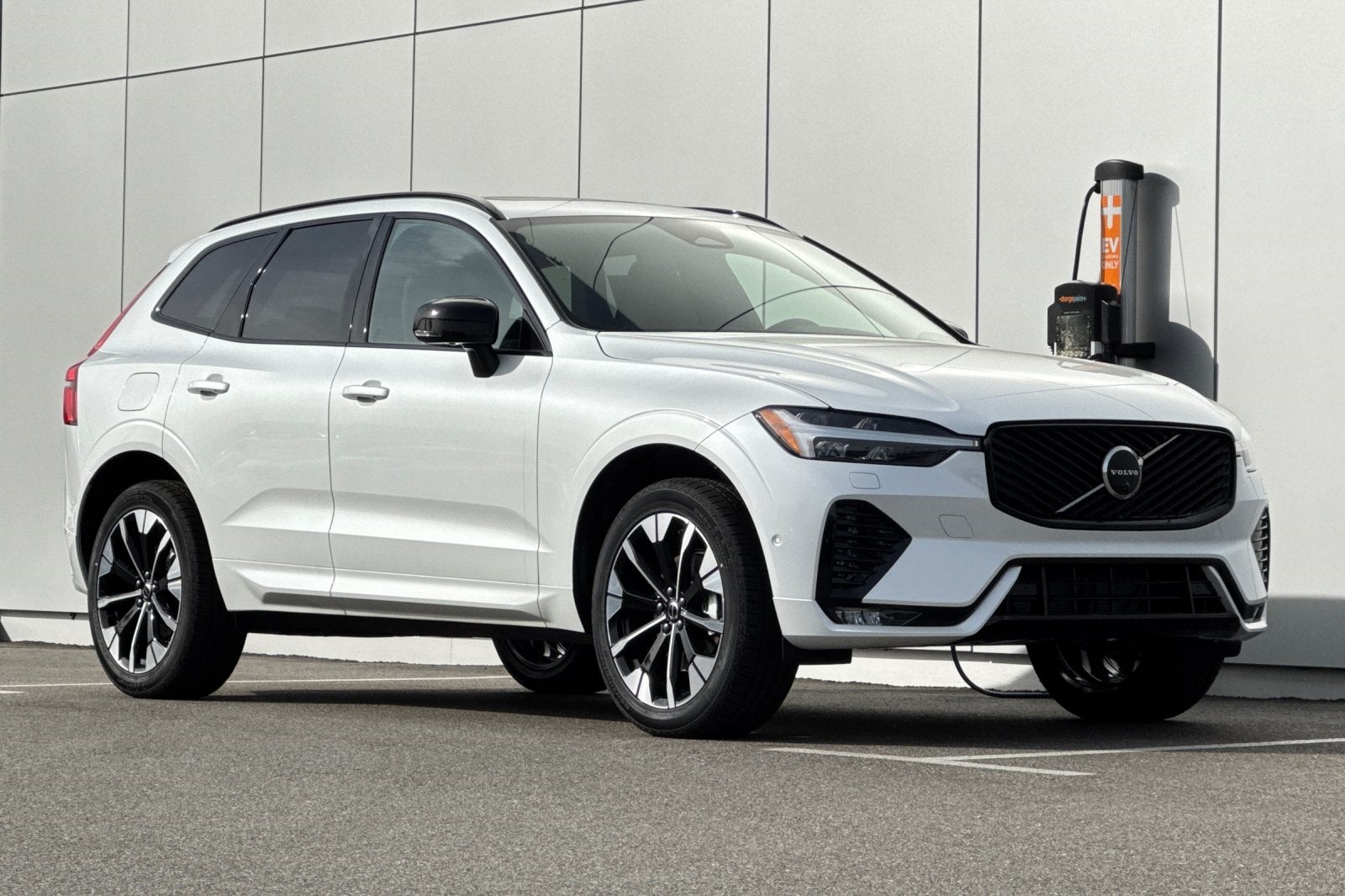 2026 Volvo XC60 B5 Plus