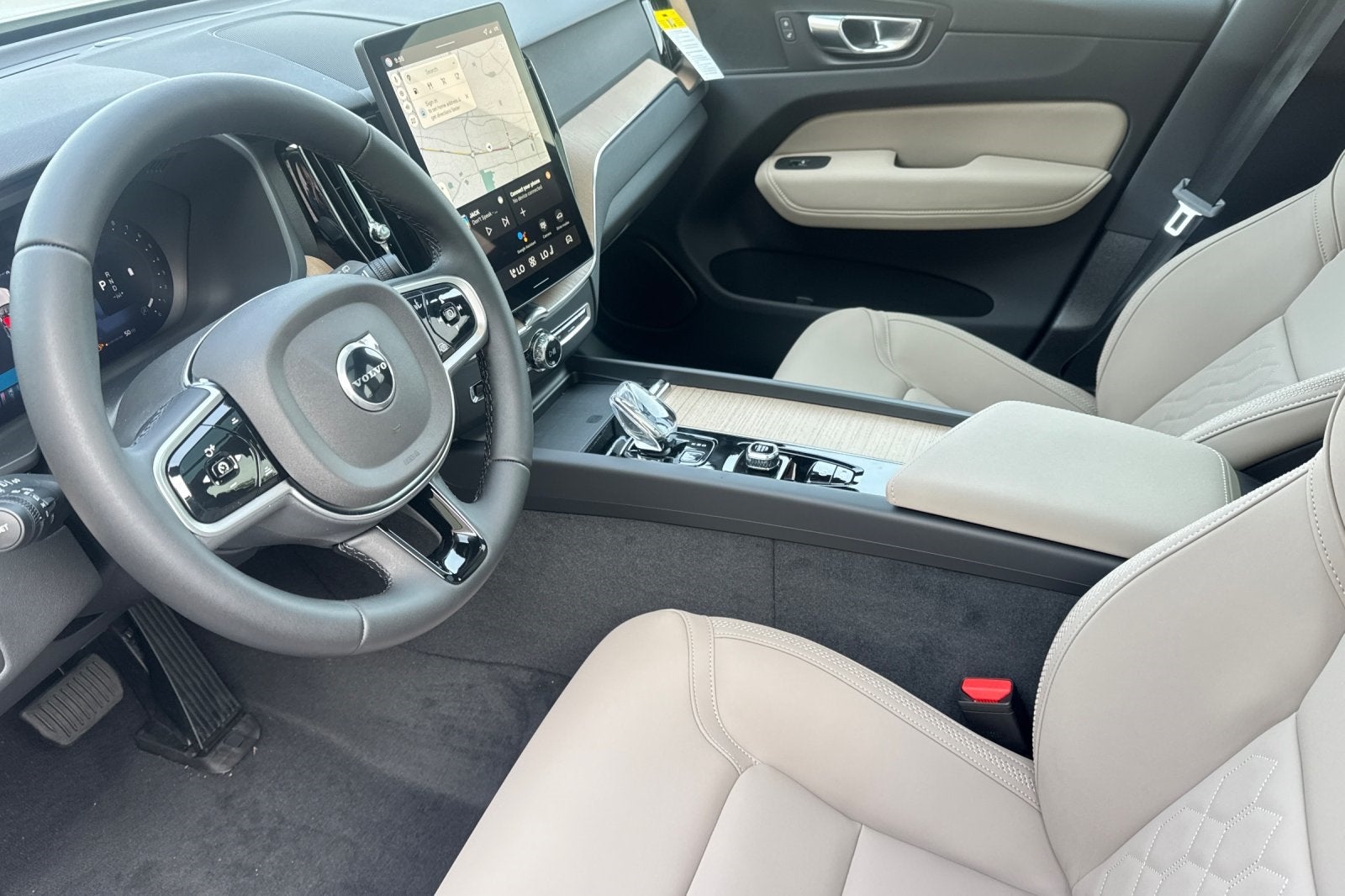 2026 Volvo XC60 B5 Plus