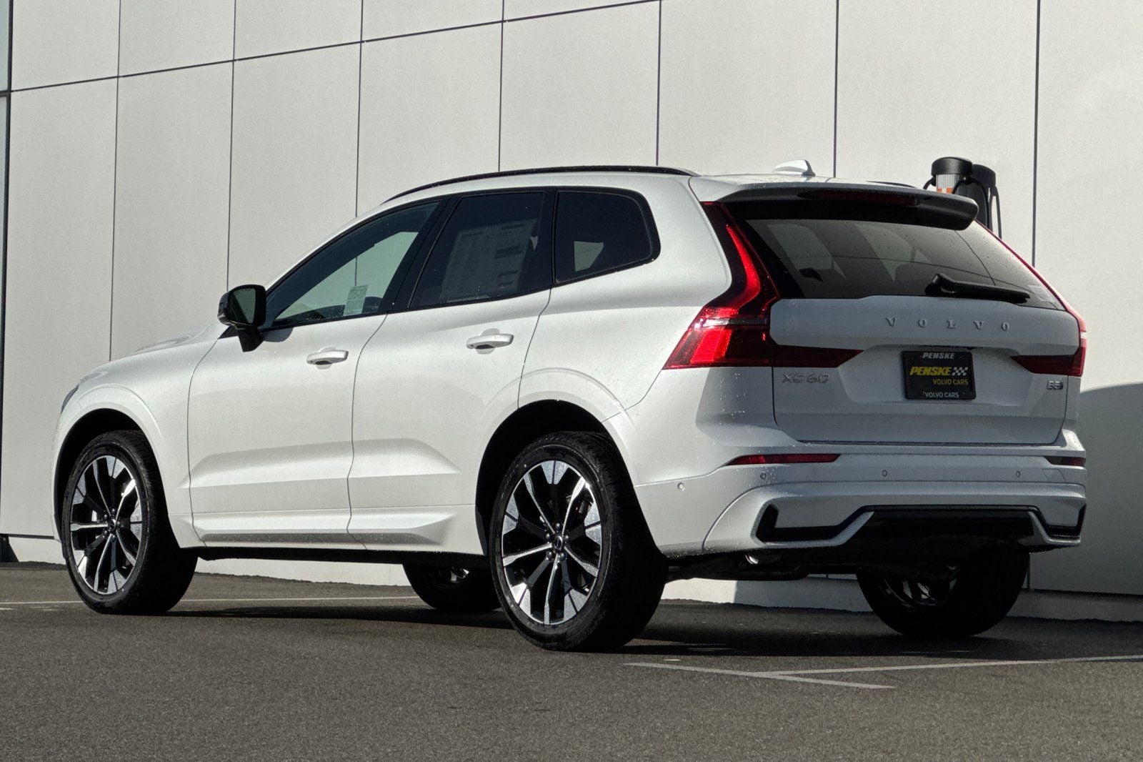 2026 Volvo XC60 B5 Plus