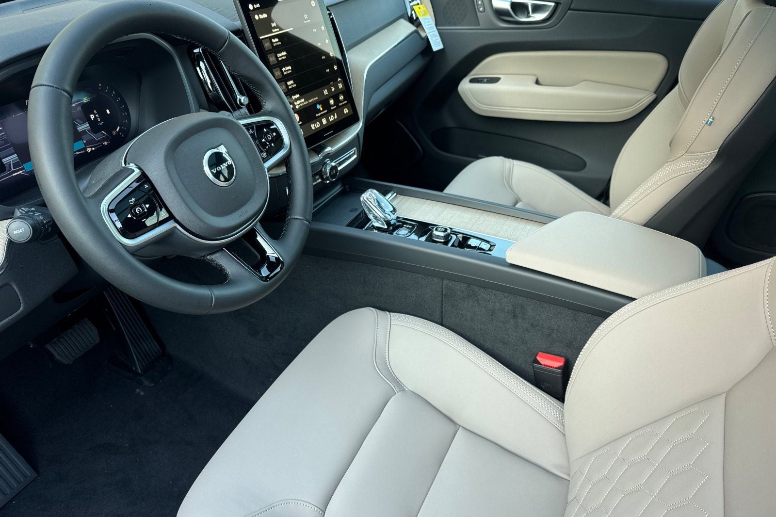 2026 Volvo XC60 B5 Plus