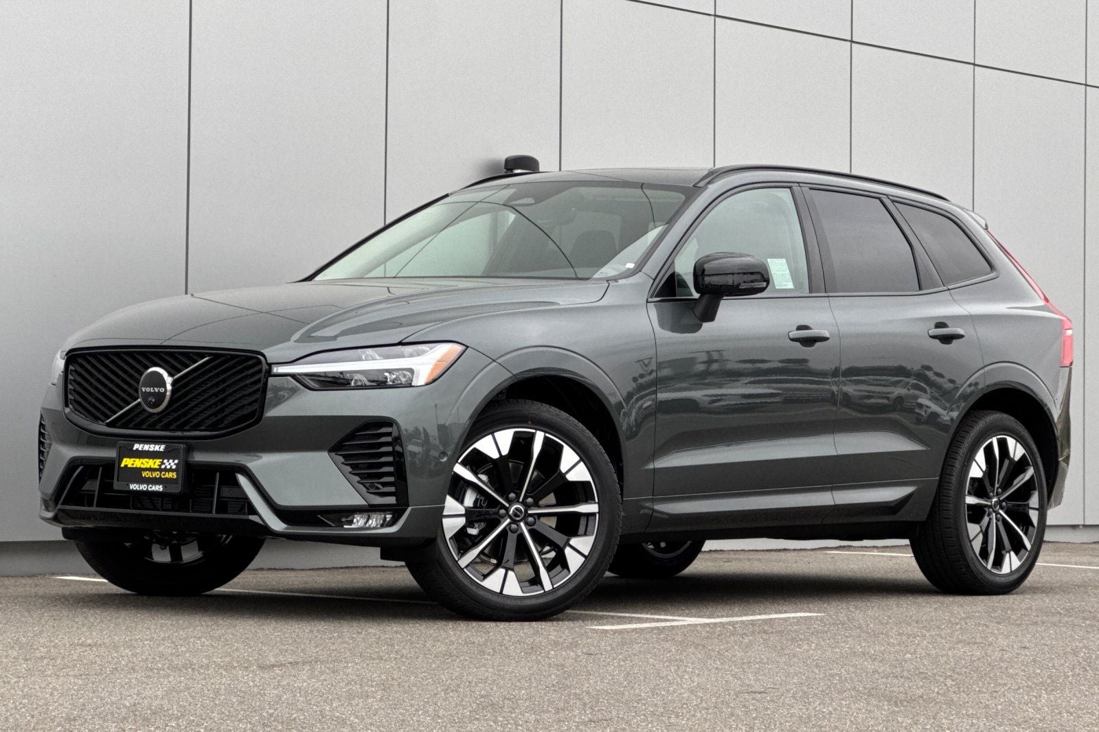 2026 Volvo XC60 B5 Plus